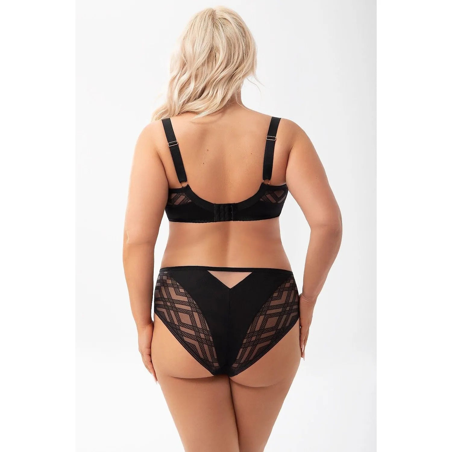 Culotte taille haute noire Gorsenia 209538, maille légère, détails en dentelle, silhouette élégante, confort quotidien.