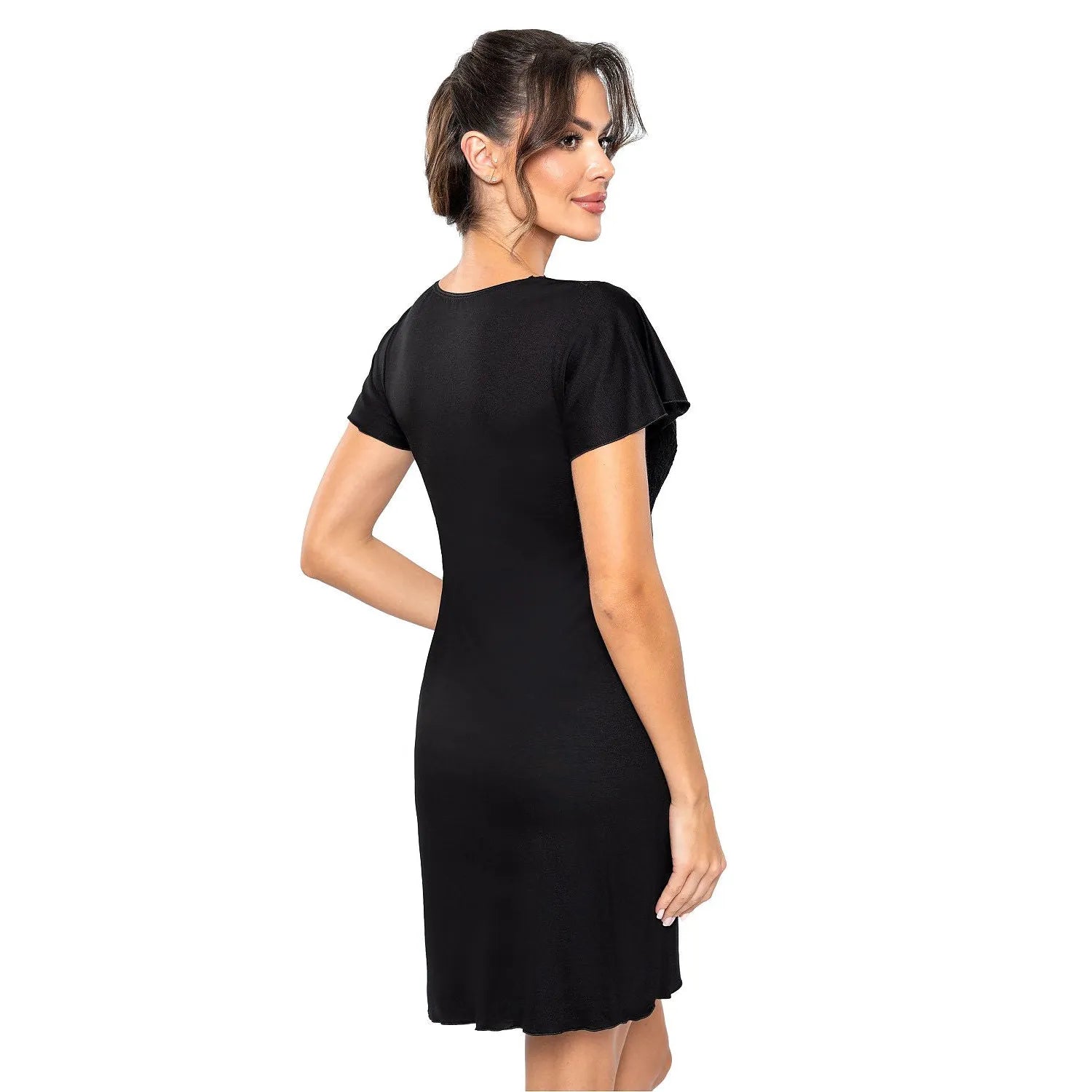 Chemise de nuit noire en viscose, manches courtes, dentelle au décolleté, broderie fine, coupe ample, longueur genou.