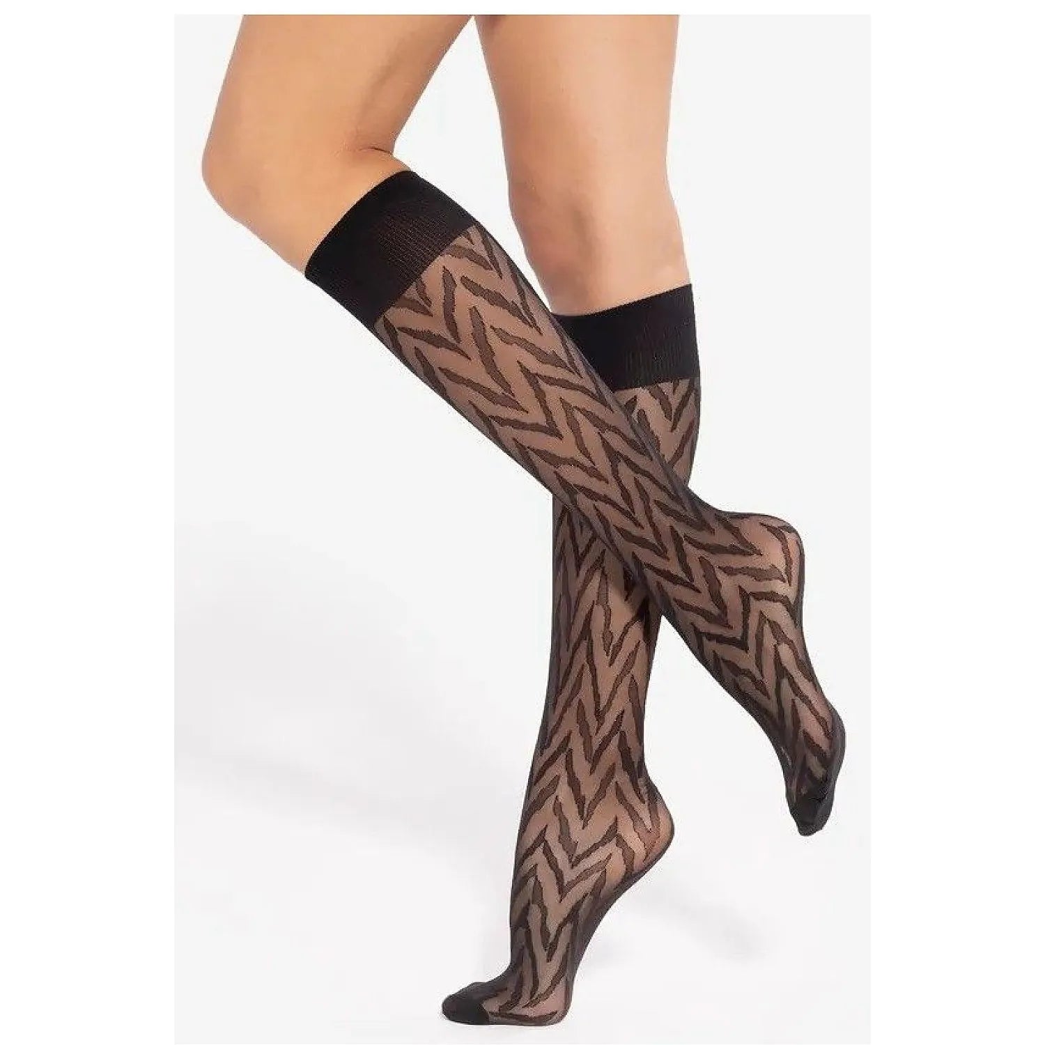 Chaussettes longues Gatta 218773, motif zigzag noir, semi-mat 20 DEN, bord élastique, renforcées aux orteils.