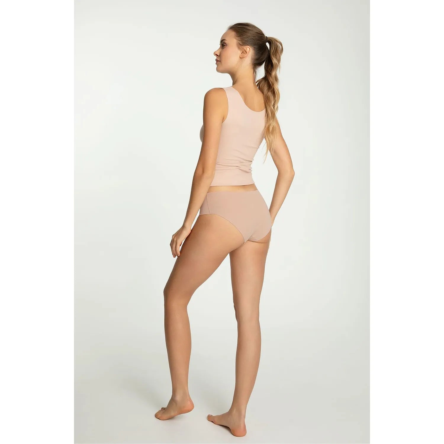 Culotte Julimex 220542 beige, coupe classique, tissu lisse, découpe laser, ajustement parfait, invisible sous vêtements.