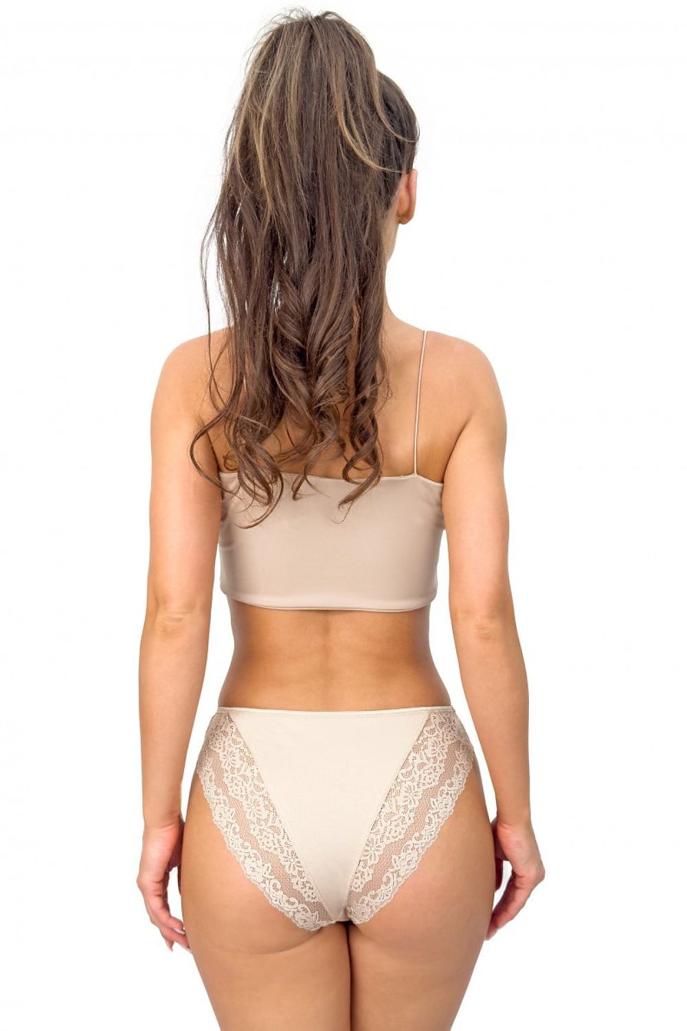Culottes beige avec dentelle délicate, coupe classique, bande élastique douce, doublure coton pour confort optimal.