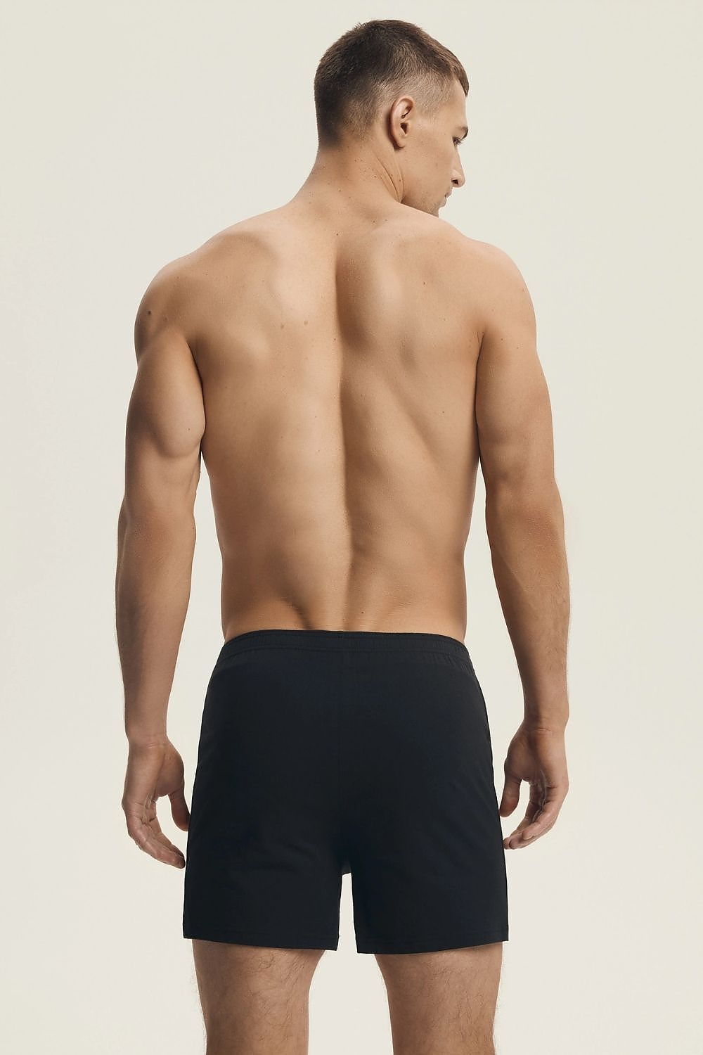 Boxer noir homme Henderson 220969, coupe ample, tissu doux et respirant, ceinture élastique, design minimaliste.