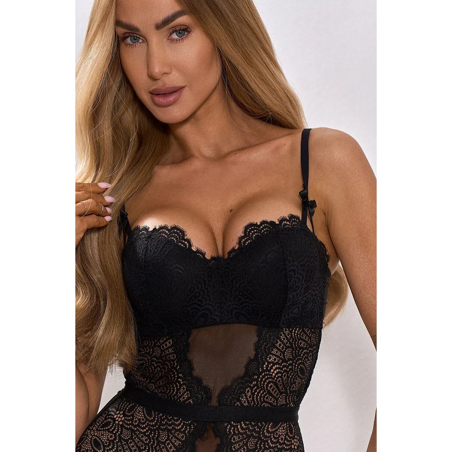 Body dentelle noire push-up bardotka femme, élégance et sensualité, idéal pour occasions spéciales, raffinement féminin.