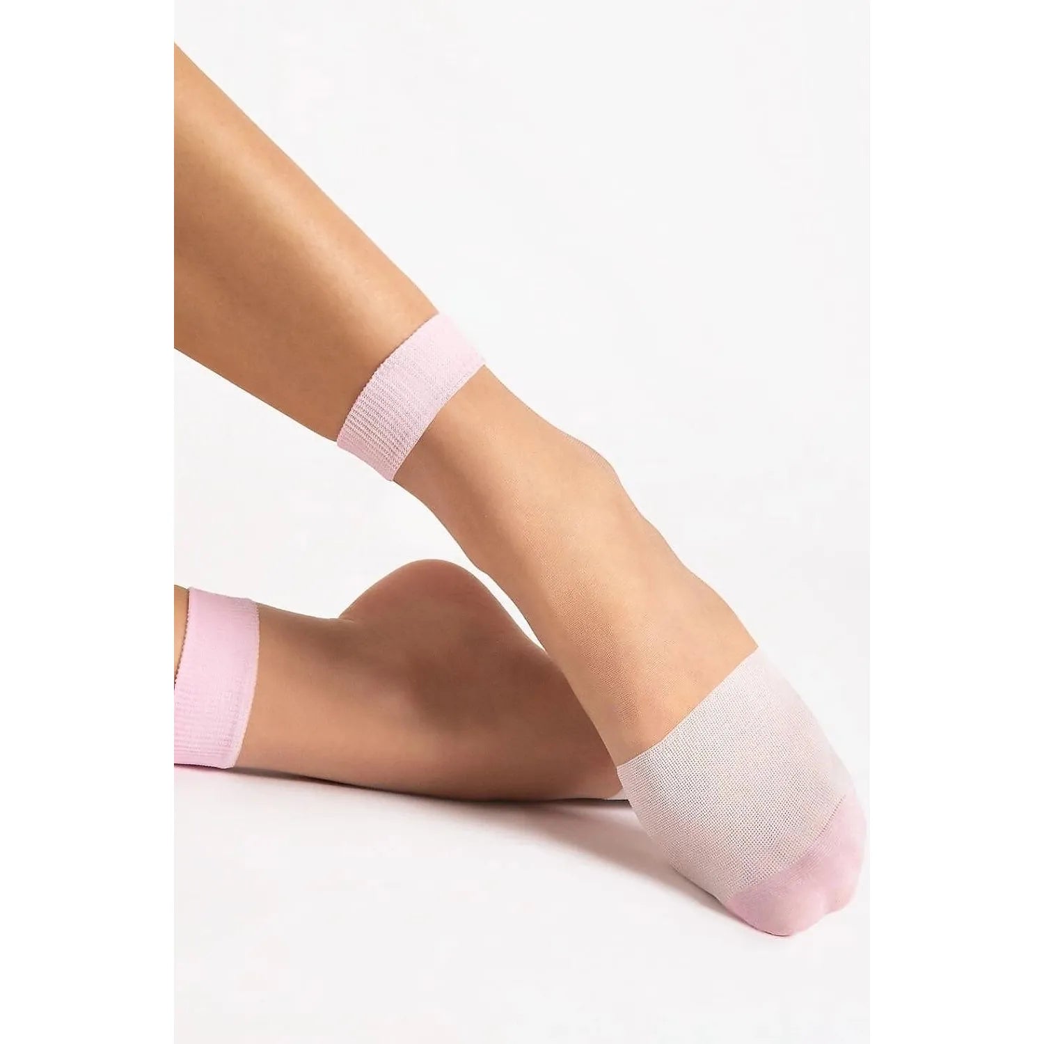 Chaussettes Fiore 225976, rose pâle, coupe basse, texture douce, élasthanne 5%, polyamide 60%, polypropylène 35%.