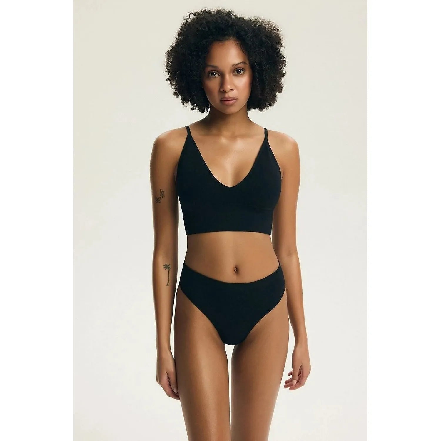 Ensemble lingerie femme noir polyamide élasthanne, soutien-gorge et culotte taille L à XXL, élégant et confortable.