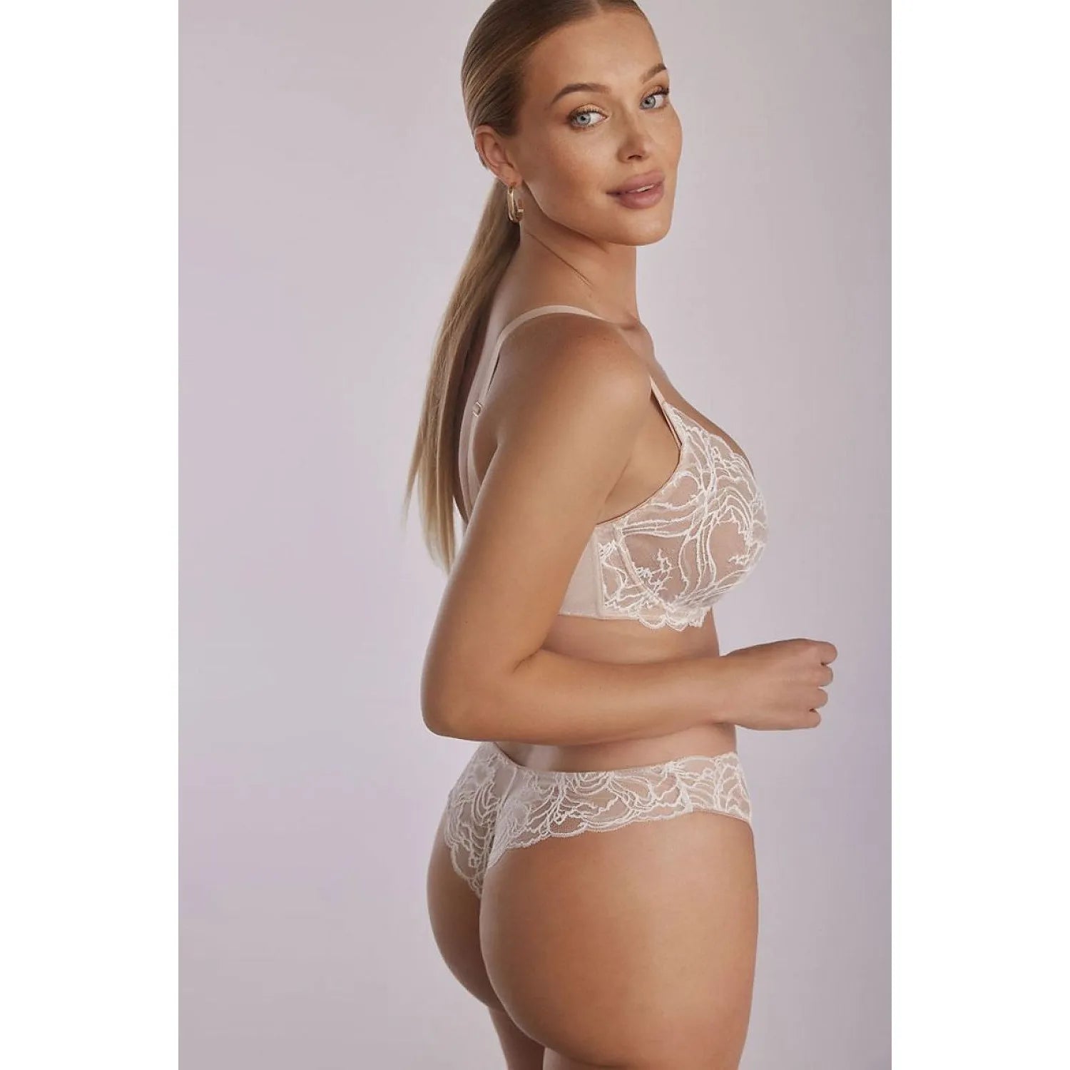 Culotte brésilienne dentelle crème élégante, coupe flatteuse, confort optimal, Sand B-1127/3 pour femmes.