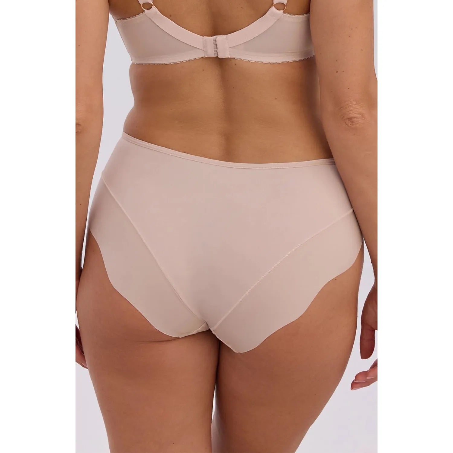 Culotte gainante grande taille beige, douce et confortable, en coton et élasthanne, pour silhouette sublimée.