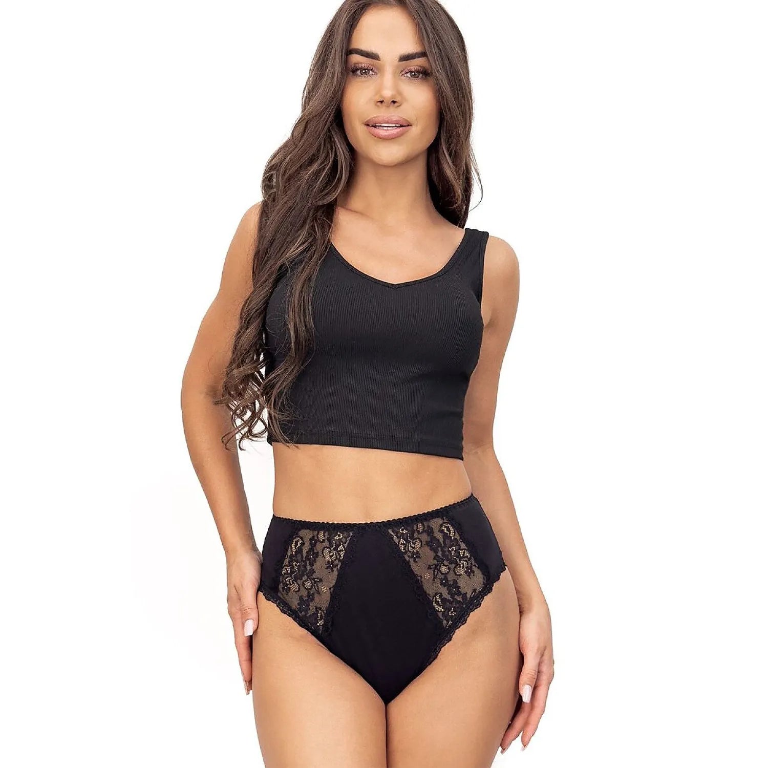 Culotte taille haute noire en dentelle douce, élégante et confortable, mettant en valeur la silhouette féminine.