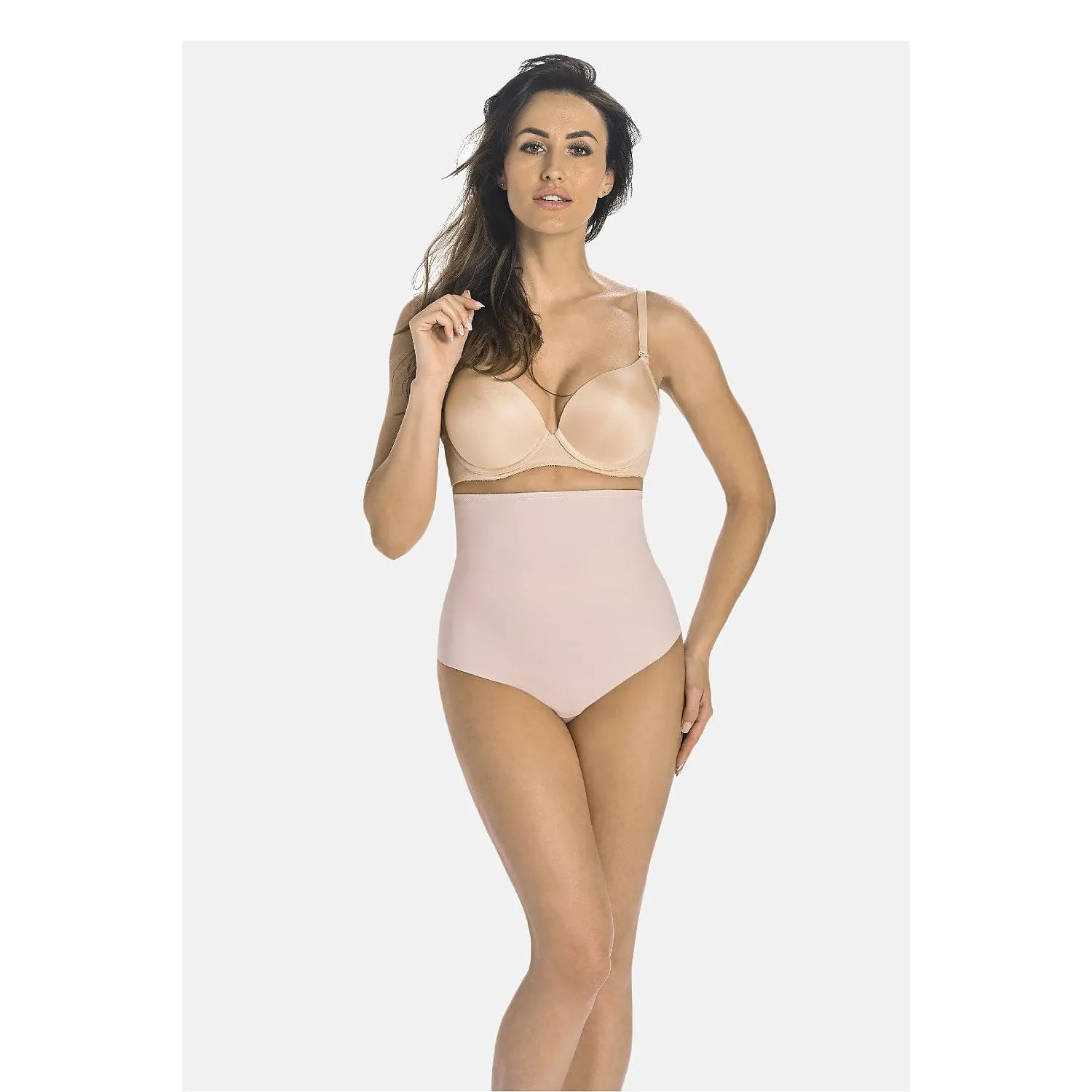 Culotte modelante beige taille haute, sans couture, ajustée, couvrant les fesses, idéale sous vêtements moulants.