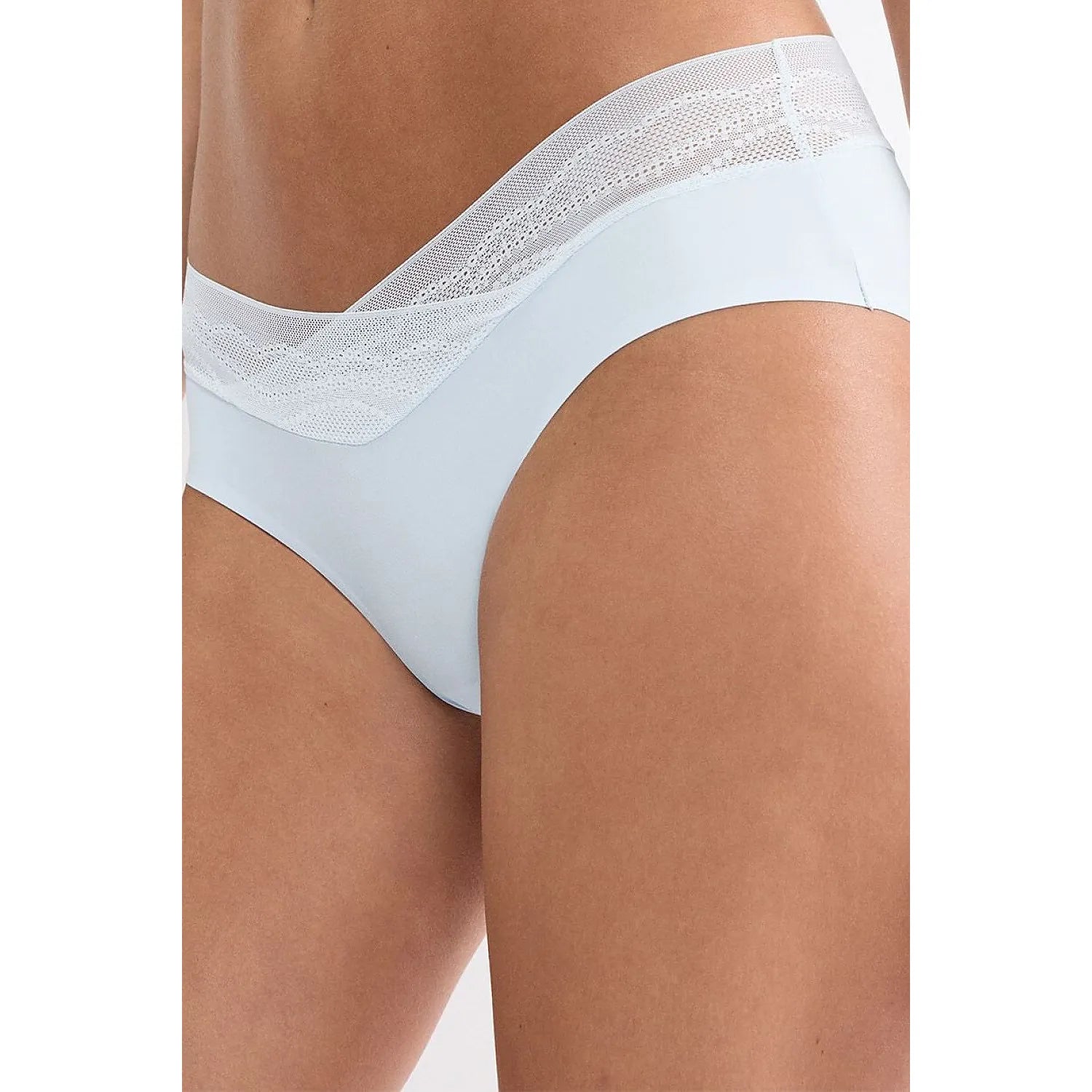 Culottes hipster bleues Triumph, dentelle recyclée, microfibre douce, design moderne, ajustement parfait, confort optimal.