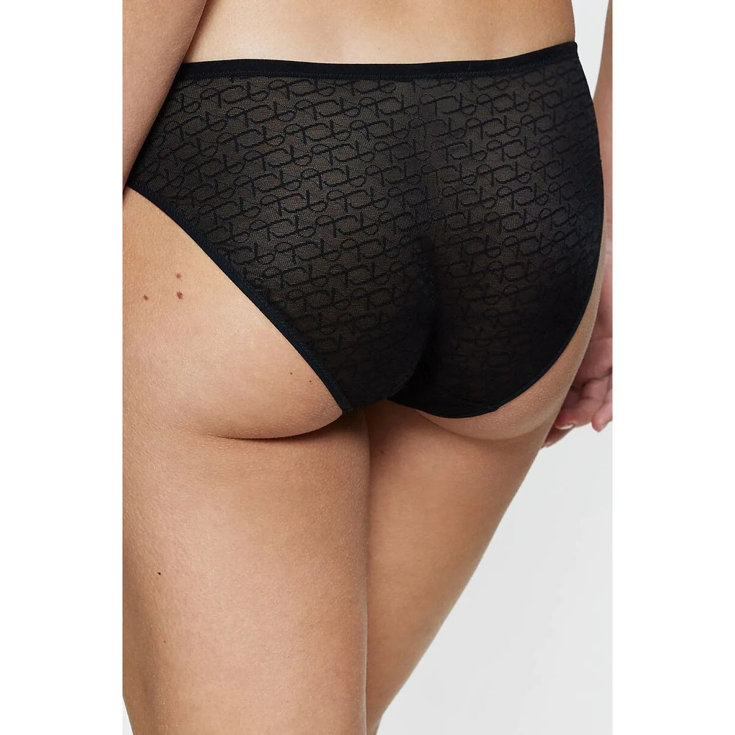 Culotte noire semi-transparente Triumph, motif délicat, ajustement élégant, confort quotidien, modèle Tai Signature Sheer.
