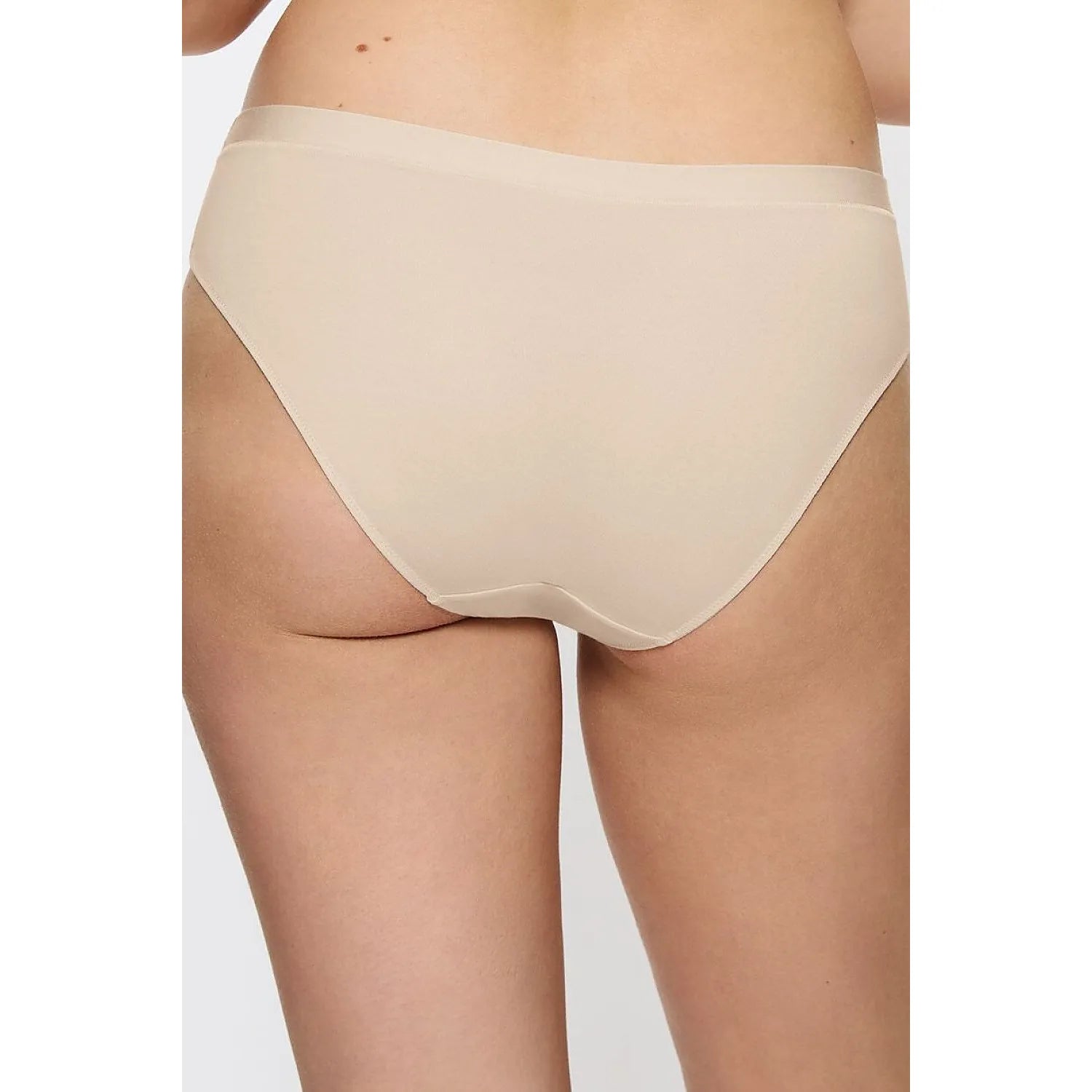 Culotte beige Triumph modèle 229167, sans couture, en modal doux, offrant confort et invisibilité sous les vêtements ajustés.