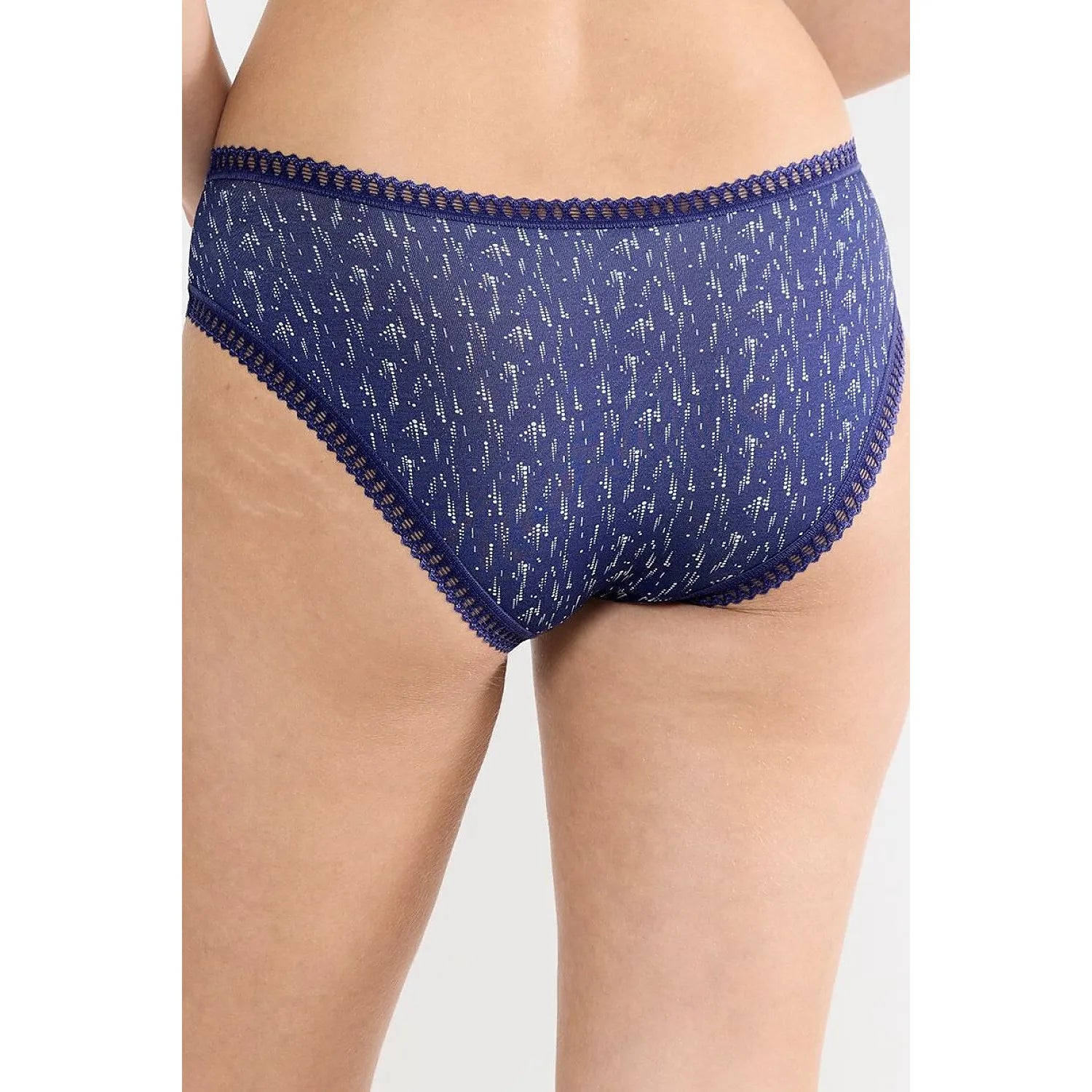 Culotte bleue en coton bio GOTS avec dentelle, motif discret, coupe hipster, confort et style pour femmes.