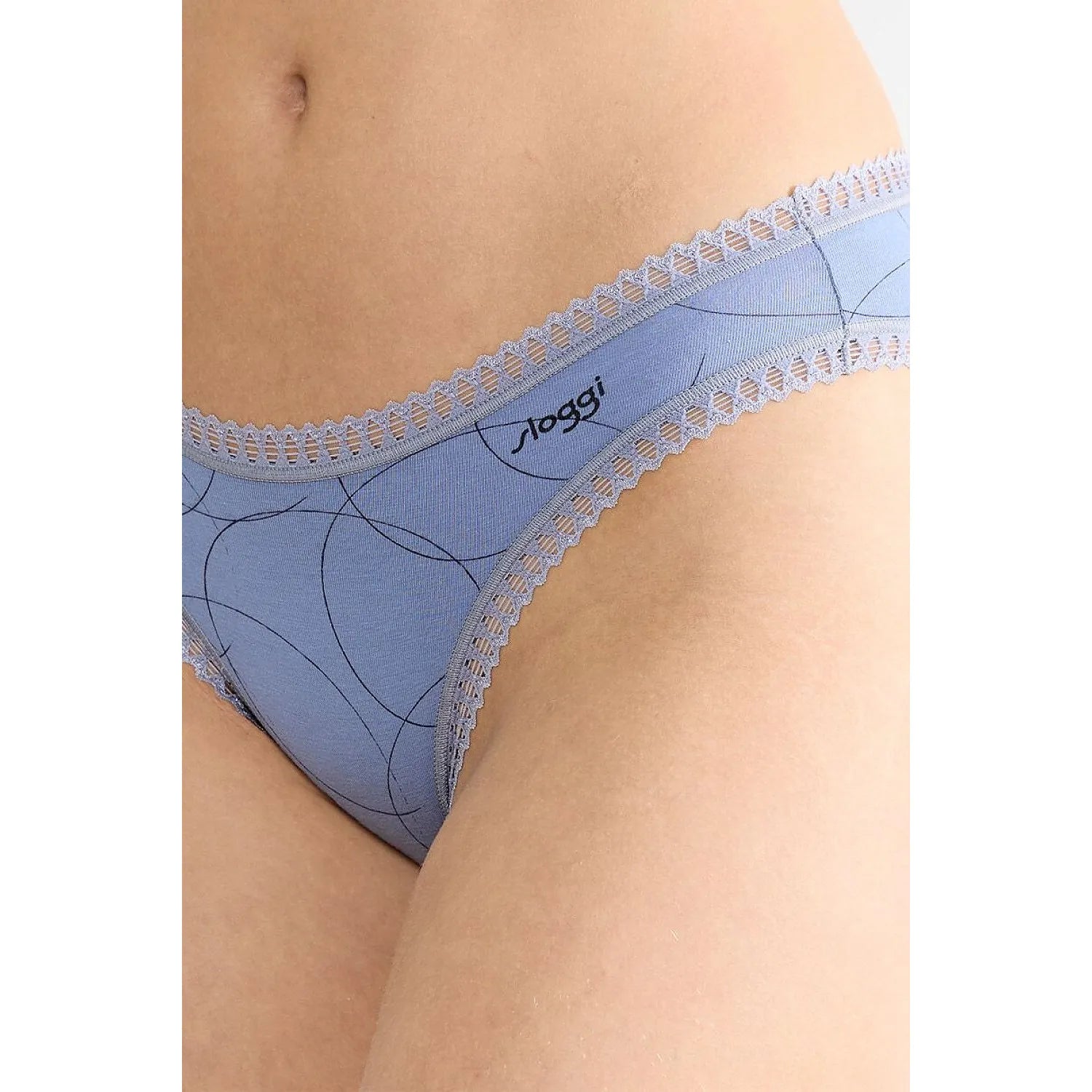 Culotte bleue en coton bio GOTS avec dentelle, design moderne, confort et style éthique pour femmes.