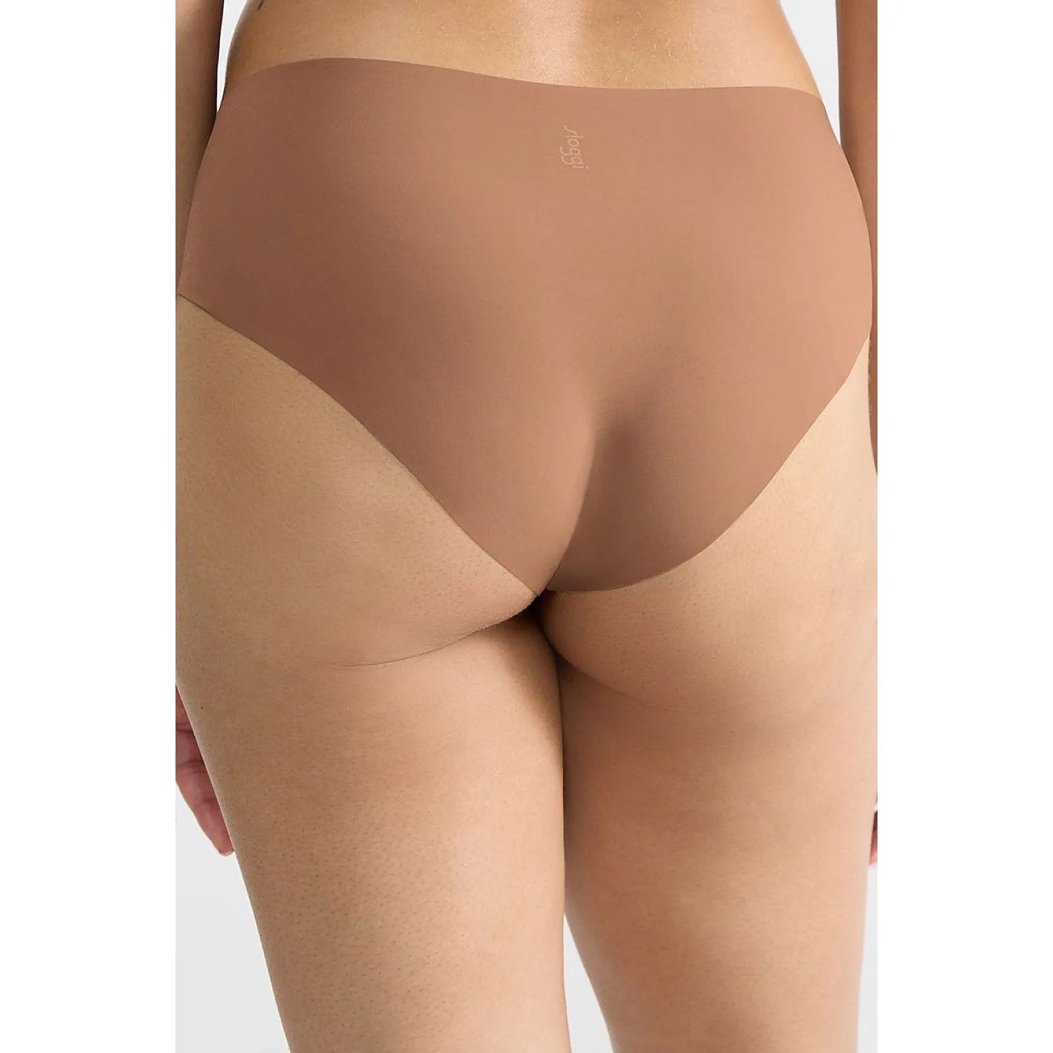 Culotte invisible Sloggi marron sans couture, en polyamide recyclé, offrant confort et invisibilité sous les vêtements.