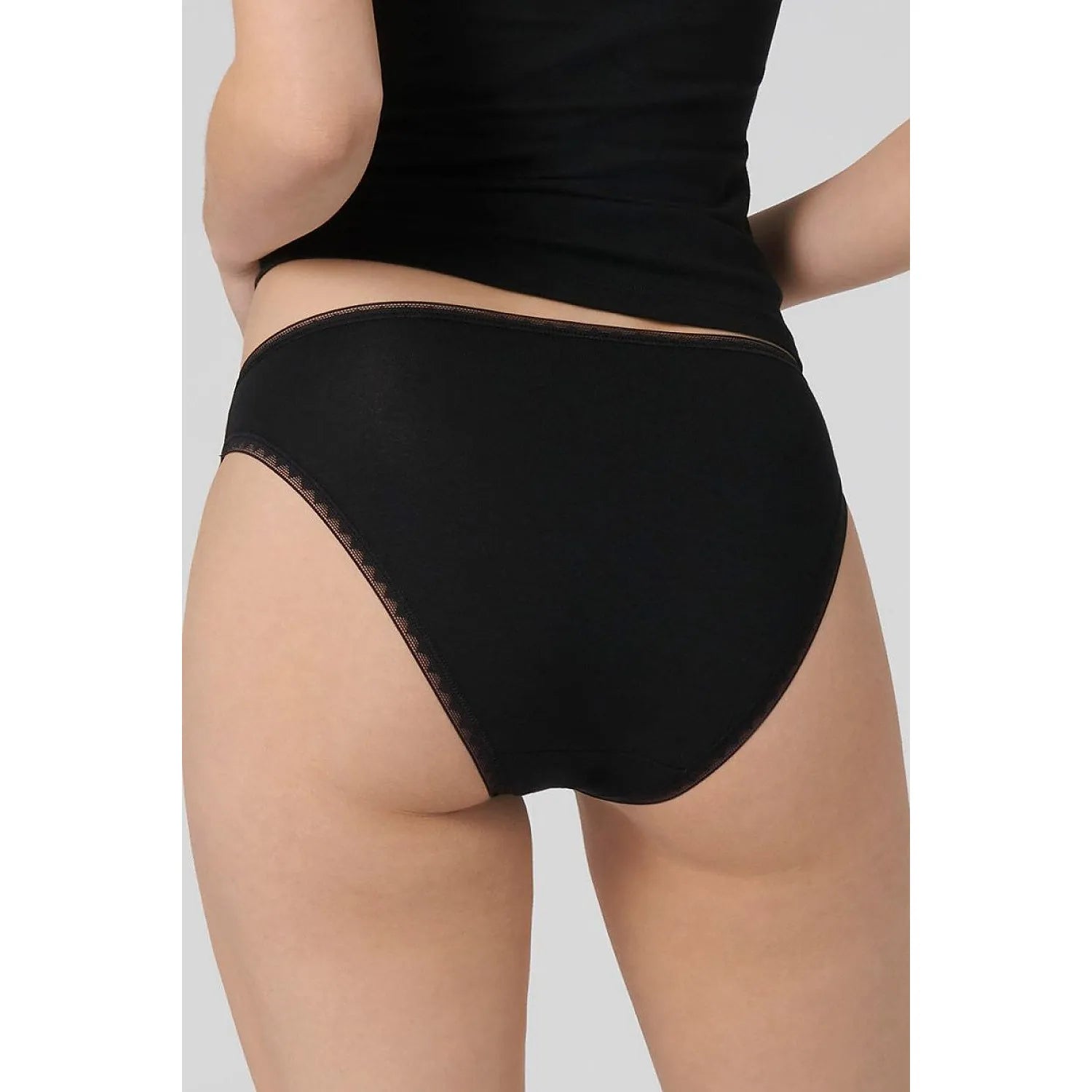 Culottes noires en coton bio avec dentelle géométrique, coupe tai, confort quotidien pour femmes, vue de dos.