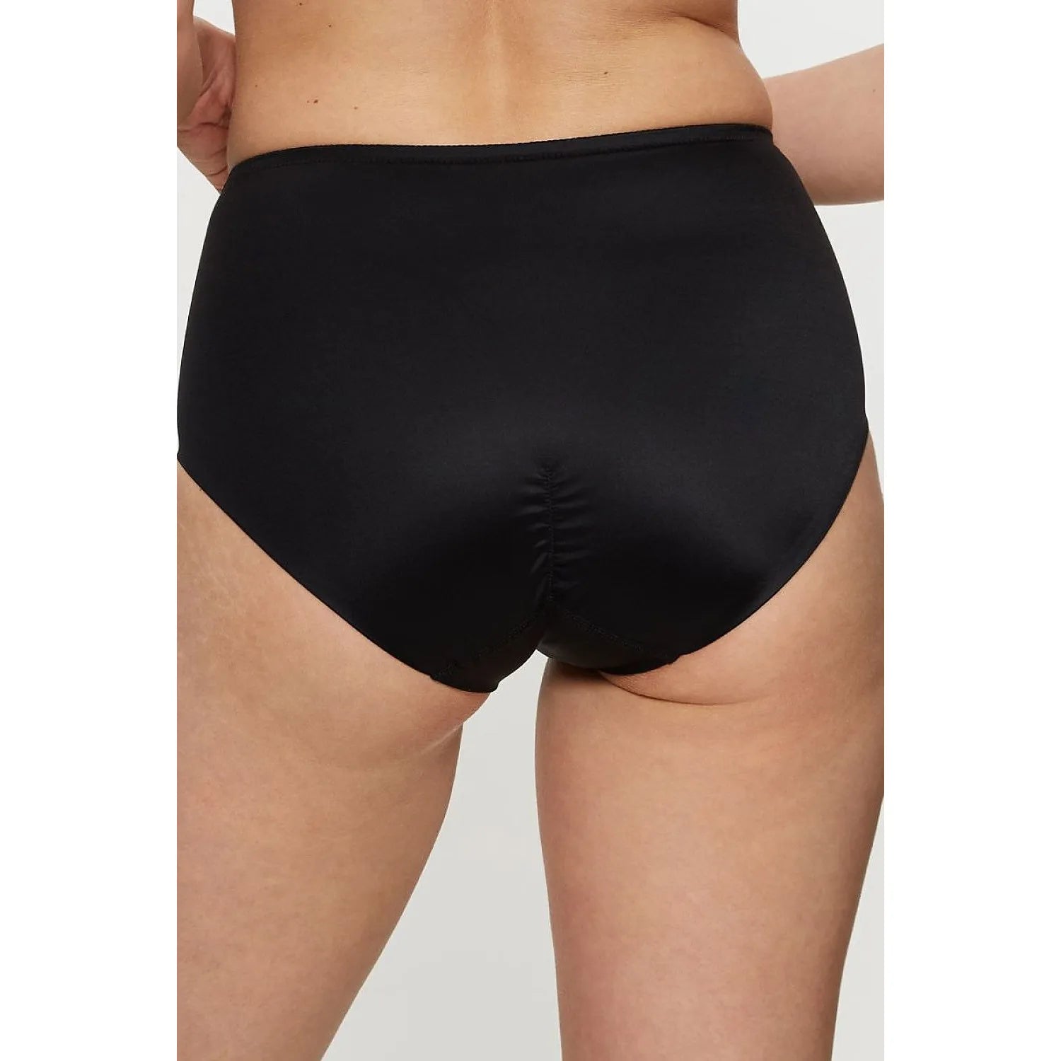 Culottes sculptantes noires taille haute Triumph, effet invisible, confort et élégance, silhouette affinée sous vêtements.