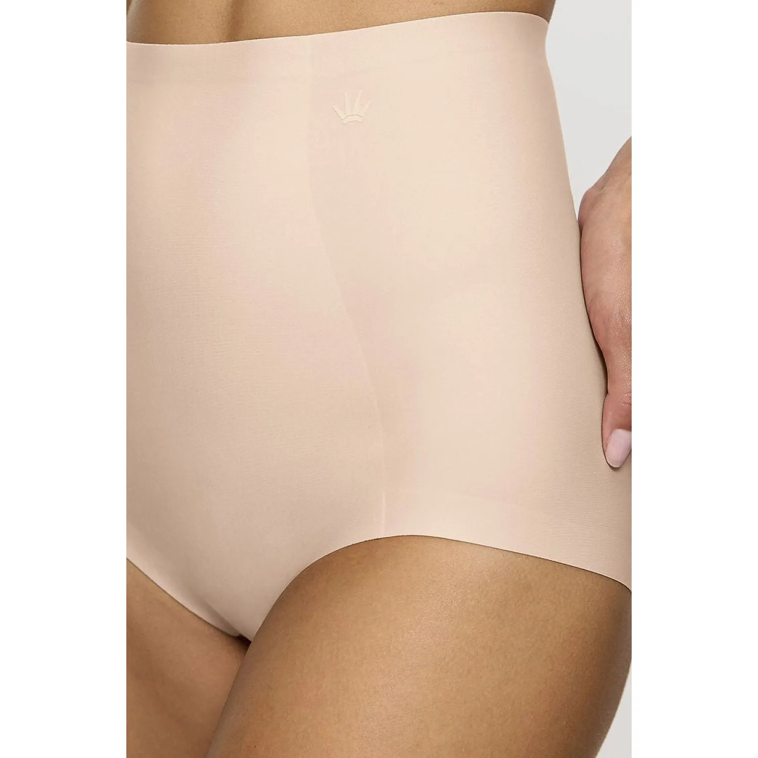 Culottes taille haute invisibles Triumph beige, effet lissant, confort shaping, design raffiné pour silhouette affinée.