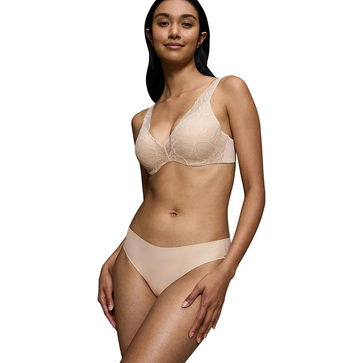 Culotte femme beige en dentelle Triumph, coupe haute, confort invisible, élégante et moderne, sublimant la silhouette.