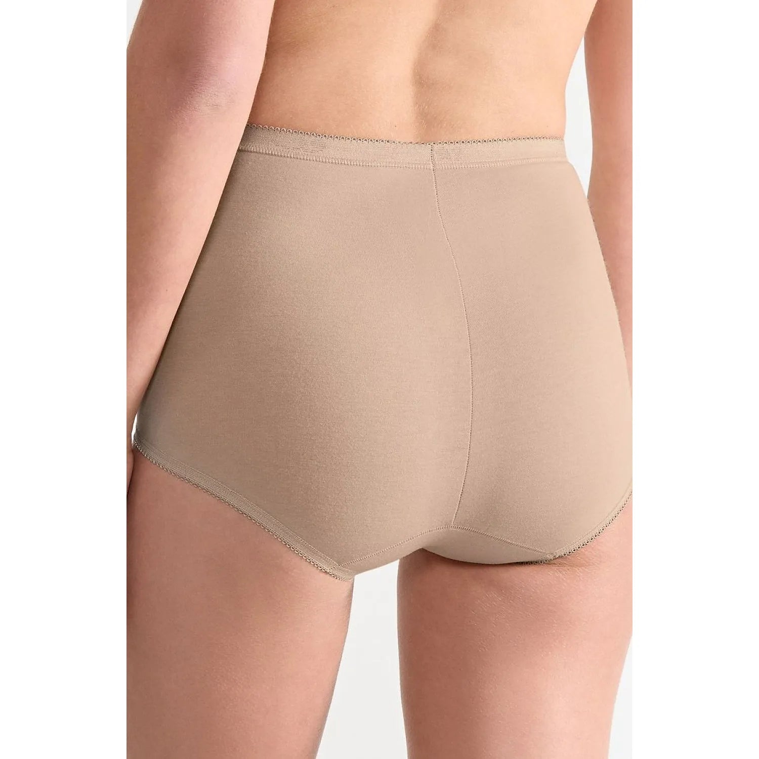 Culotte beige Sloggi Basic+ Maxi en coton LYCRA, ajustement parfait, vue arrière, confort optimal, tailles 36-48.