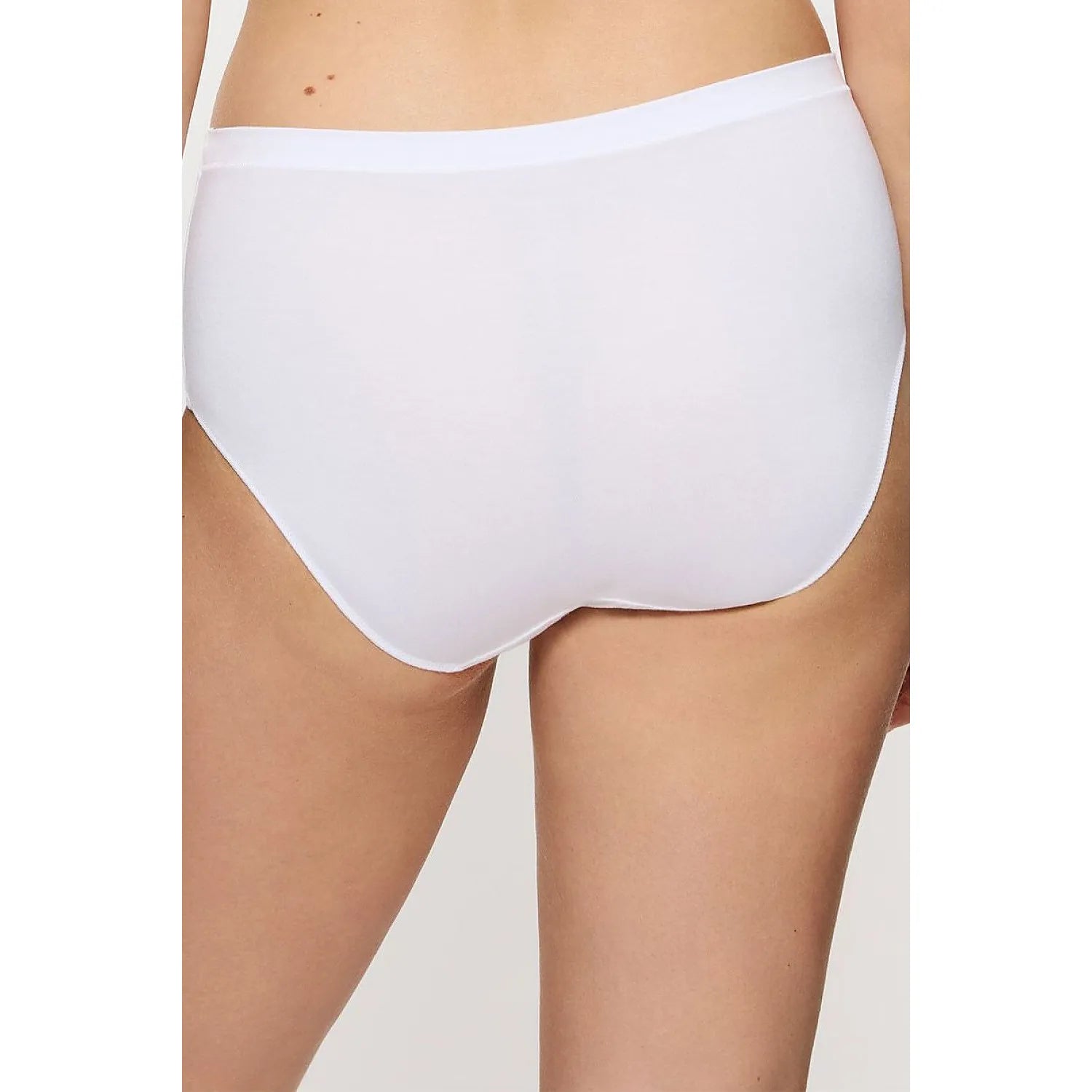 Culotte blanche taille haute Triumph 230012 en modal doux, design minimaliste, confort et respirabilité optimaux.
