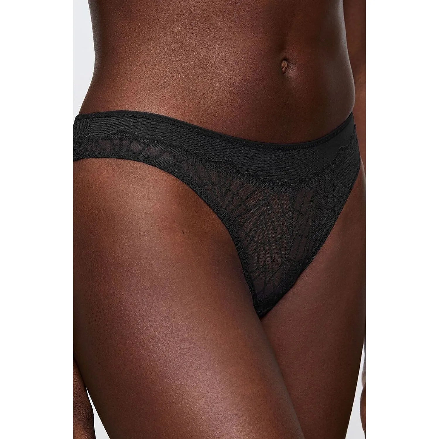 Culotte brésilienne noire en dentelle et maille, taille haute, design élégant et raffiné, modèle Triumph 230038.