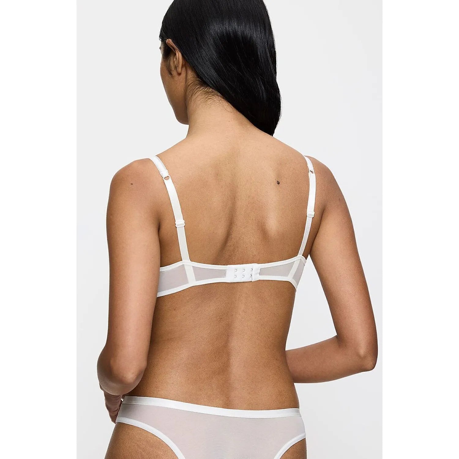 Culotte brésilienne blanche en dentelle galon, coupe féminine, bande élastique douce, modèle Delightful Spotlight Triumph.