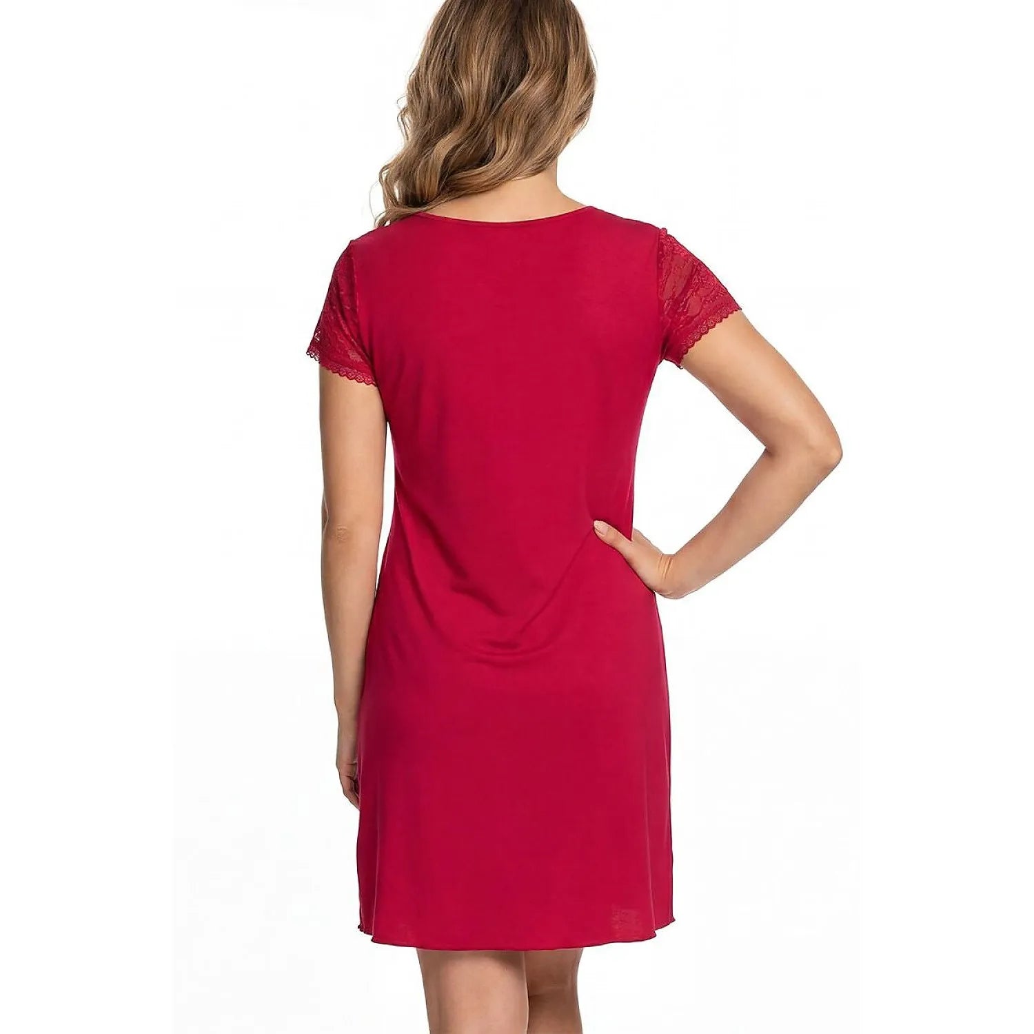 Chemise de nuit rouge en viscose et dentelle, manches courtes, ajustée, élégante et confortable pour femme.