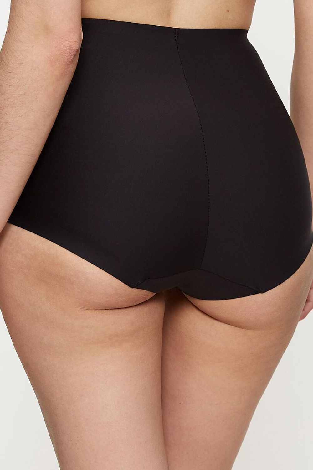 Culotte noire taille haute Triumph 230305, effet lissant, coupe élégante, confort optimal, technologie Tummy Control.