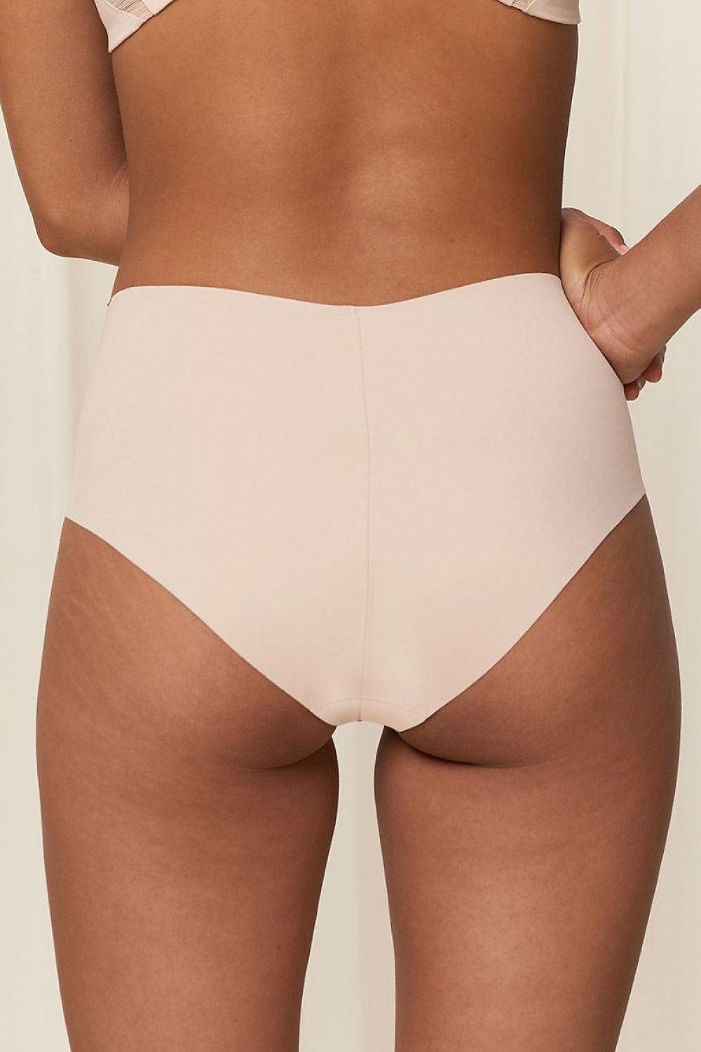 Culottes Triumph Flex Smart Maxi beige, sans couture, coupe haute, dentelle 4D, ajustement parfait, confort optimal.