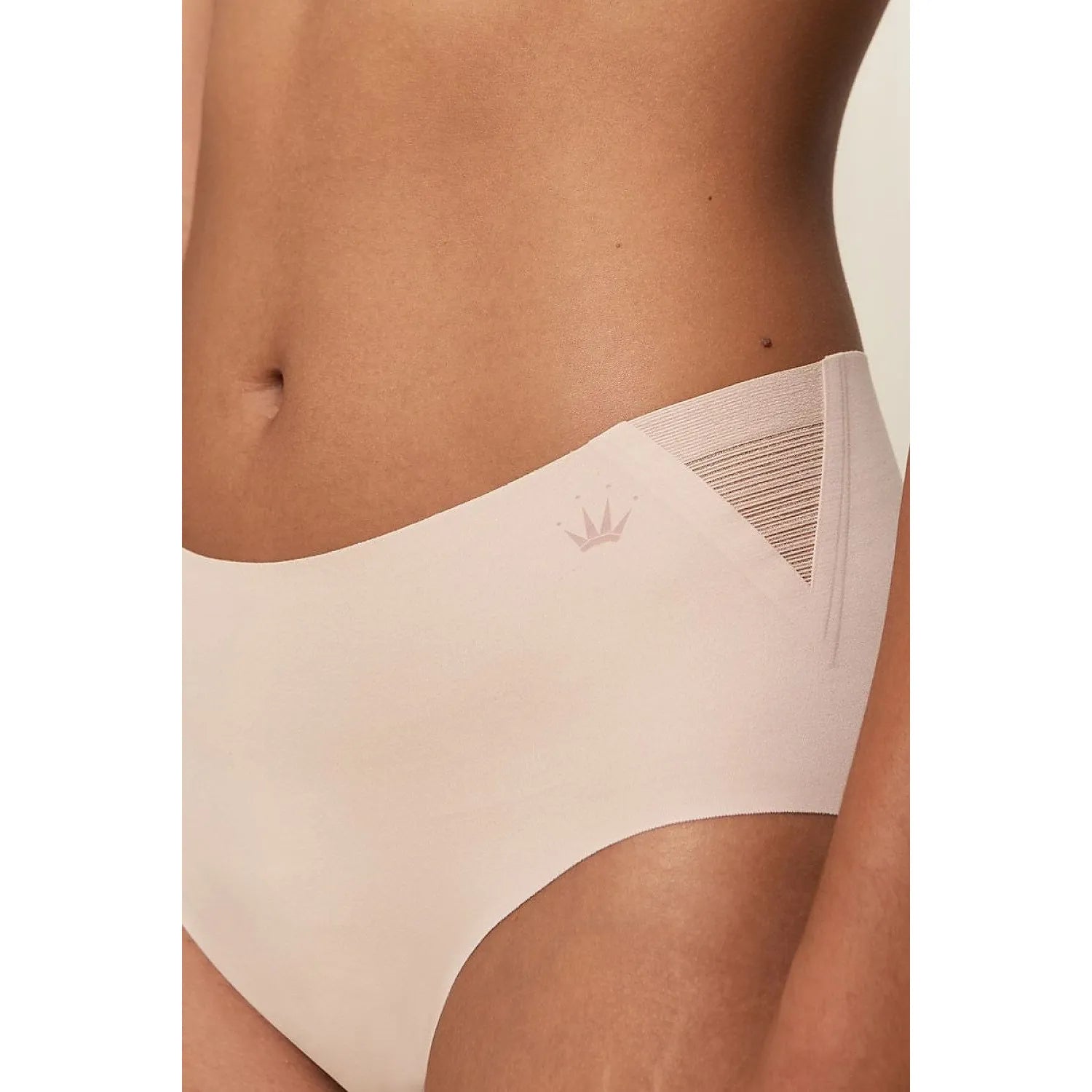 Culottes sans couture invisibles beige Flex Smart Maxi EX, confort moderne, ajustement parfait, discrétion sous vêtements.