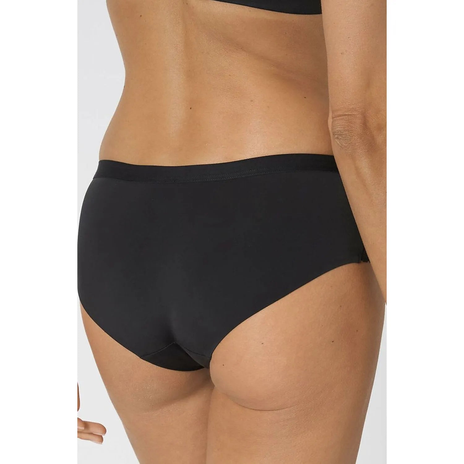 Culotte Maxi noire en dentelle microfibre, élégante et confortable, Triumph Aura Spotlight, vue arrière sur mannequin.