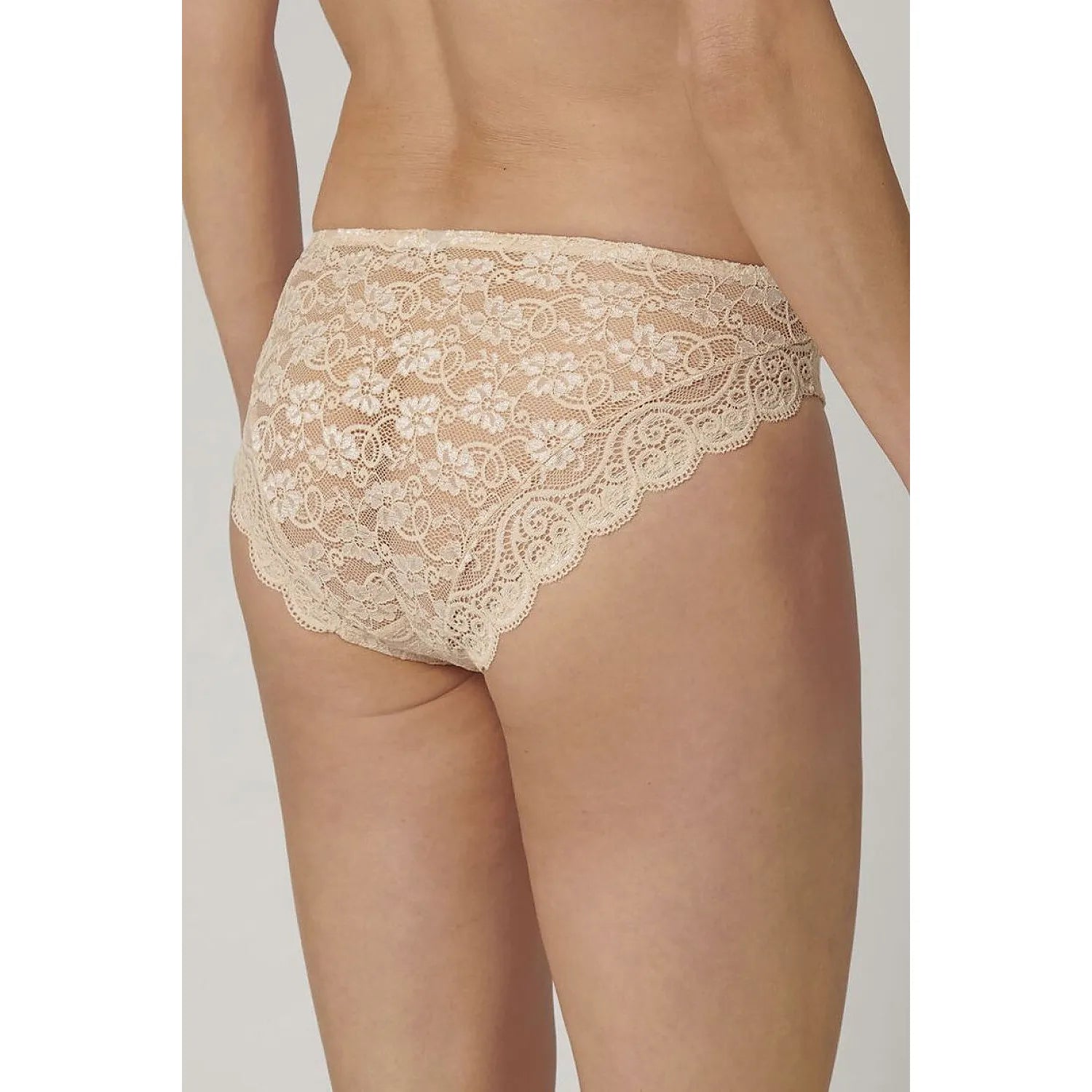 Culotte dentelle beige Amourette 300 Magic Wire, élégante et invisible, confort quotidien, design romantique et féminin.