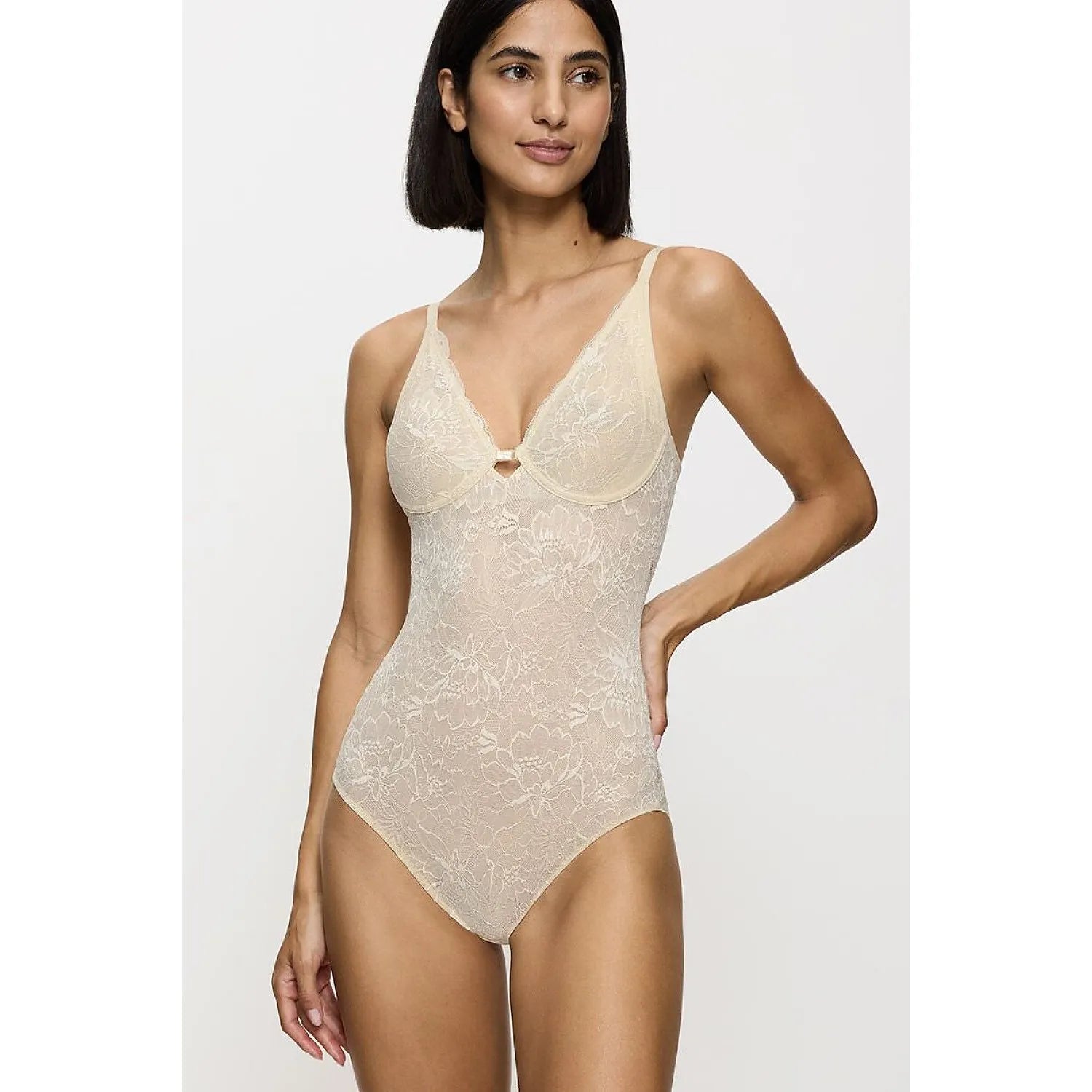 Body dentelle beige extensible sans armatures, élégant et confortable, Triumph, sublimant la silhouette, invisible sous vê...