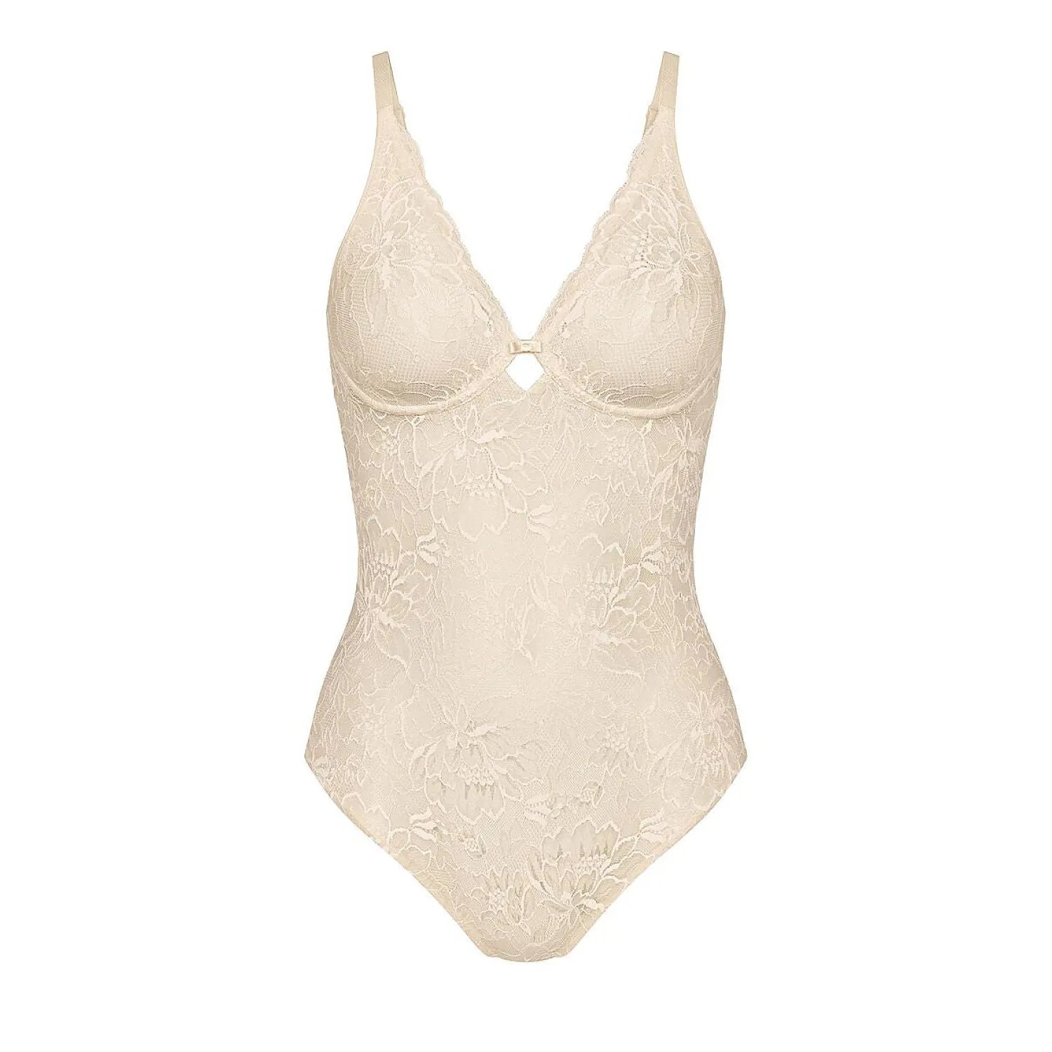 Body dentelle extensible beige sans armatures Triumph, élégant et confortable, idéal sous vêtements ajustés.