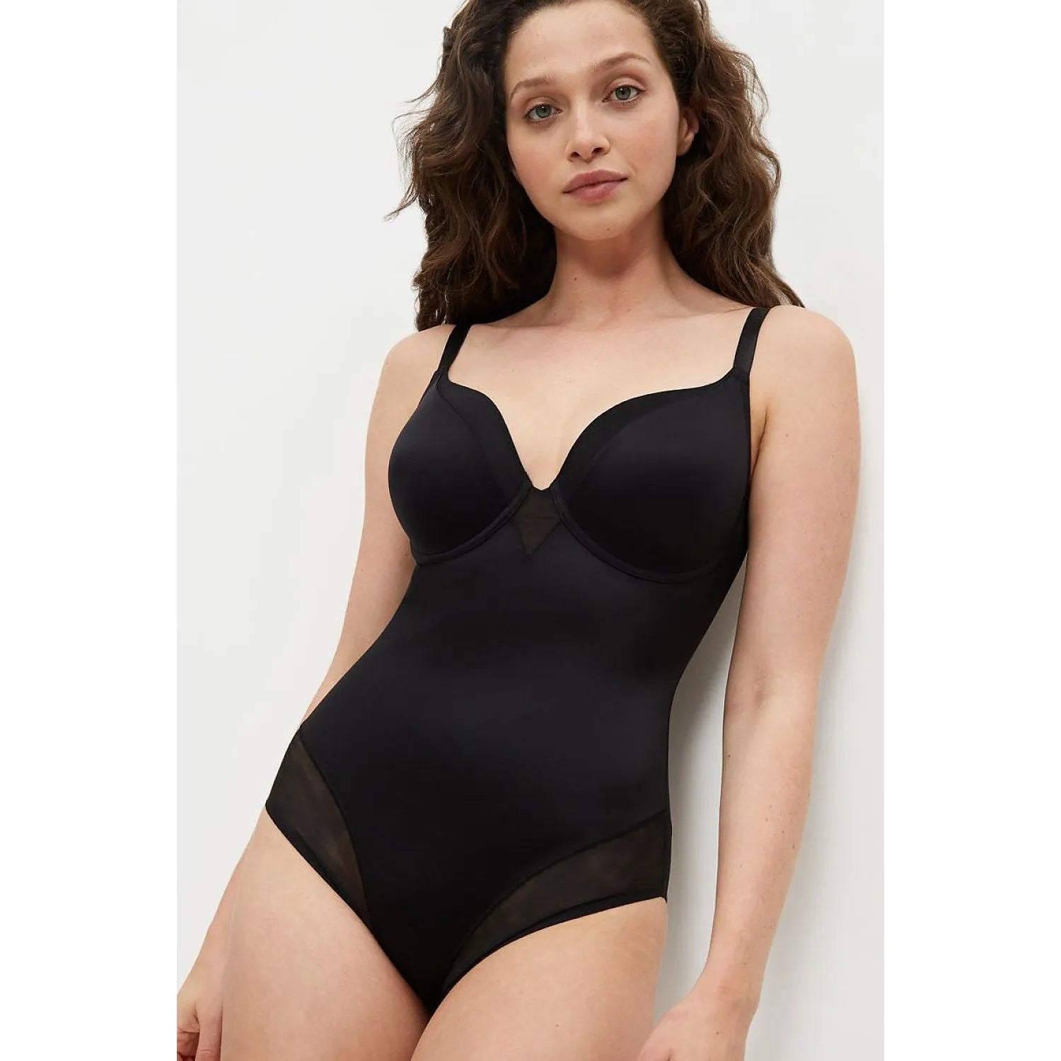 Body model 230333 Triumph silhouette modelante confort femmes invisible sous vêtements