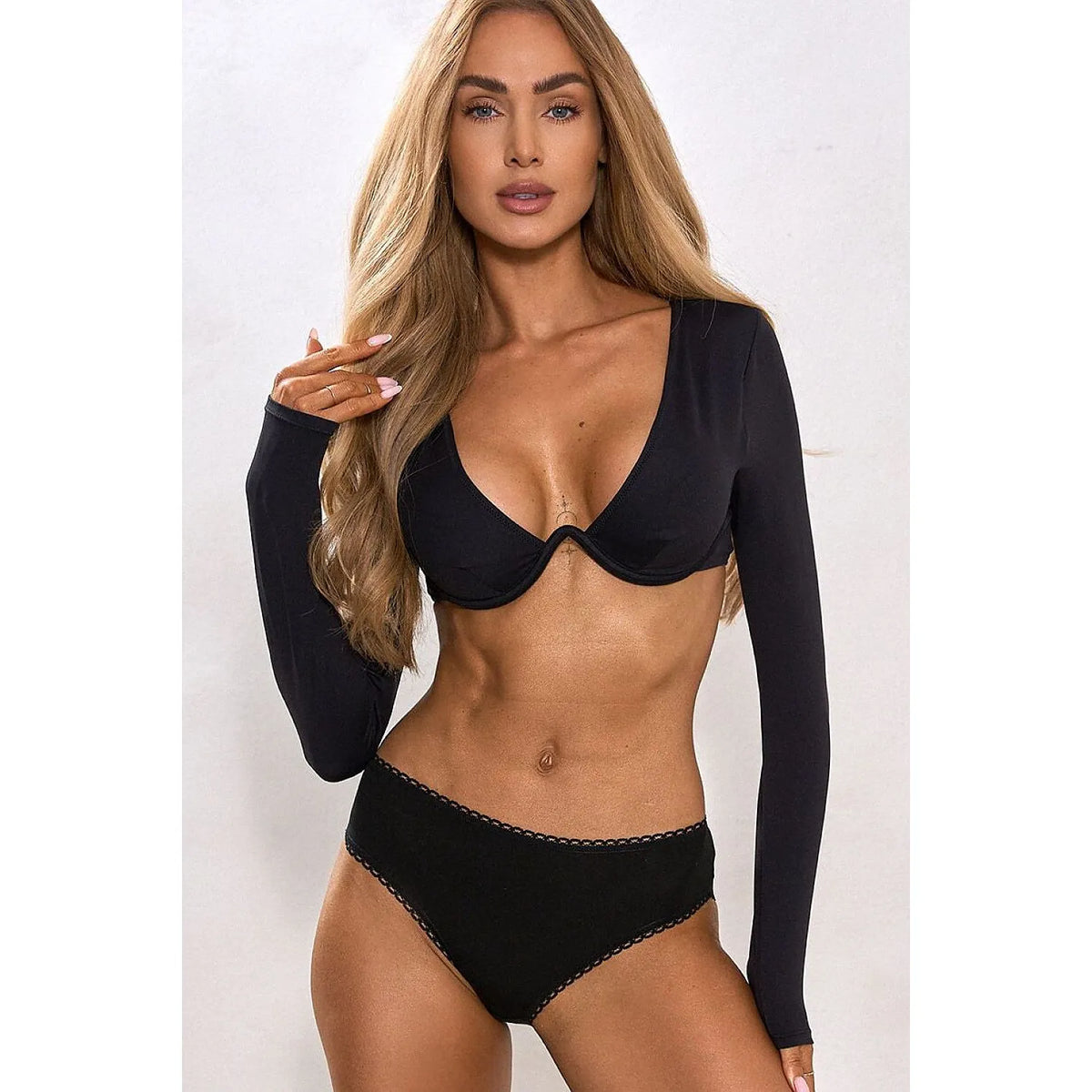 Culotte femme dentelle coton noir Pure Promise n° 32 Róża, élégante et confortable, avec bordure délicate.