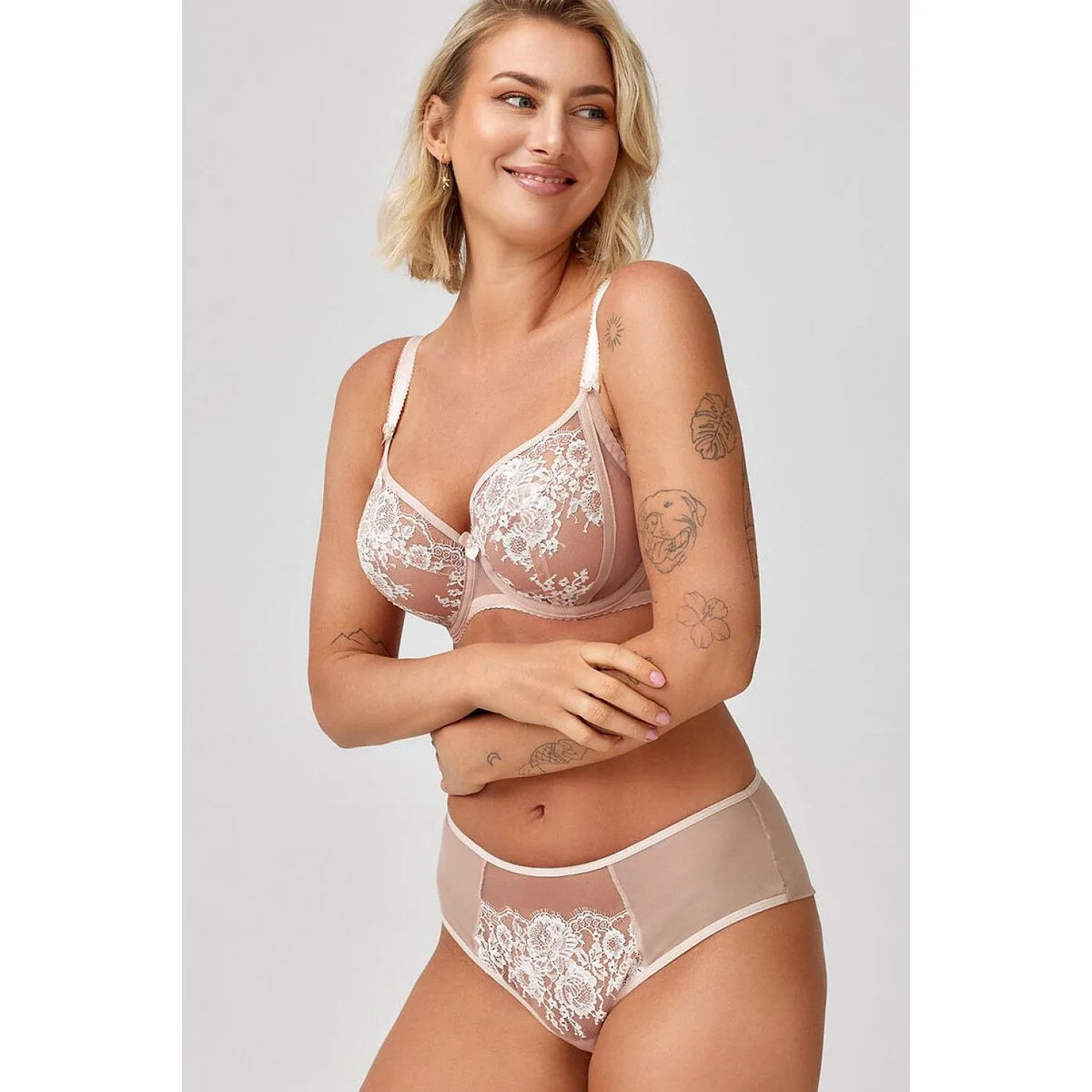 Culottes Sofia beige-blanc en dentelle avec inserts transparents, confortables et élégantes pour un usage quotidien.