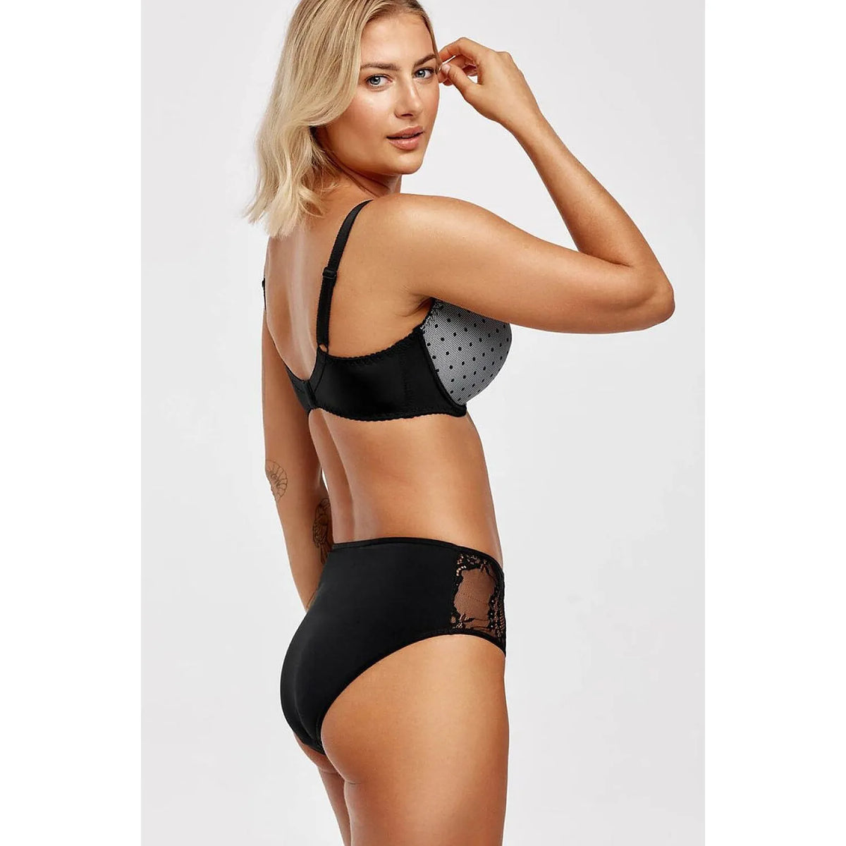 Culottes Gracja 232230 Azal en dentelle noire avec pois, nœud décoratif, dos lisse, élégance et confort féminin.