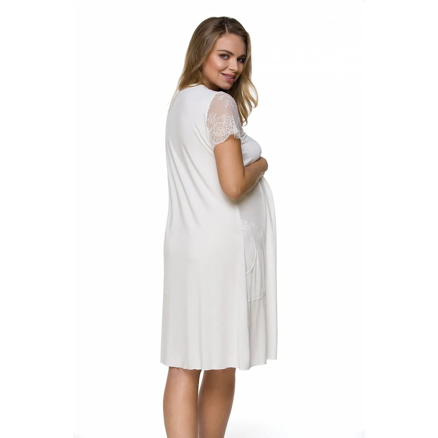 Chemise de nuit maternité blanche avec manches courtes en dentelle, poches latérales, insert viscose imprimée pour ventre.