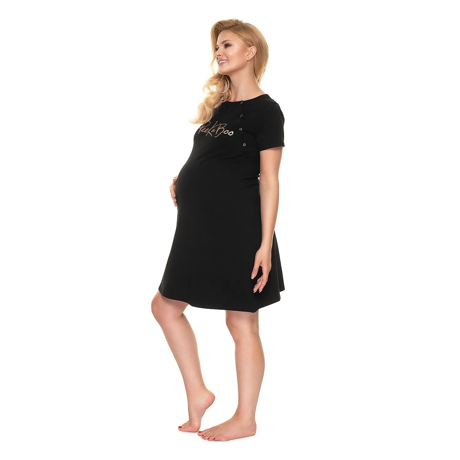Chemise de nuit noire maternité PeeKaBoo, fonction allaitement, logo doré, manches courtes, coupe confortable.