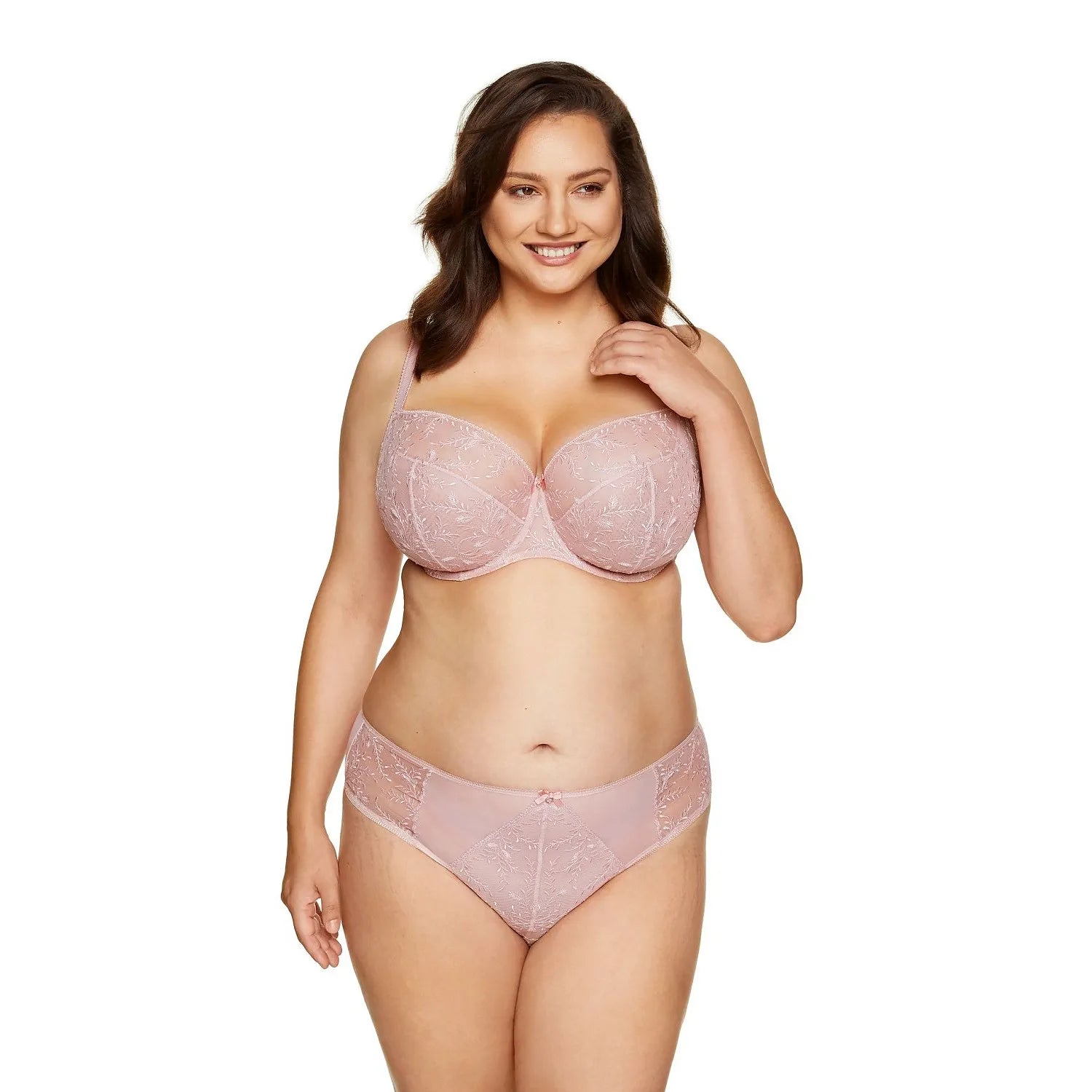 Culotte romantique en tulle brodé avec nœud, gousset coton, tailles 36-48, polyamide, polyester, élasthanne.