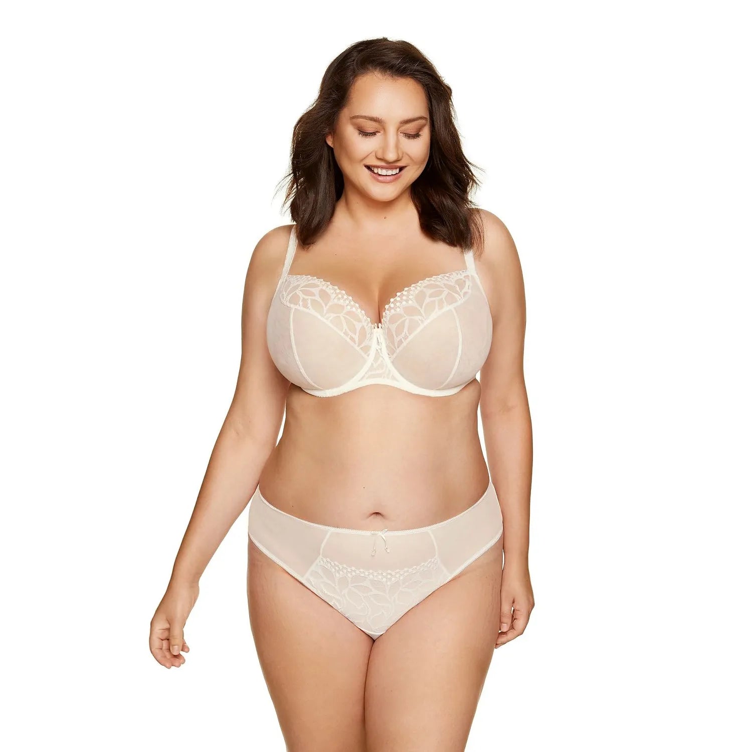 Culotte Gorteks 168116 en tulle beige avec broderies décoratives, dos élastique, confort optimal.