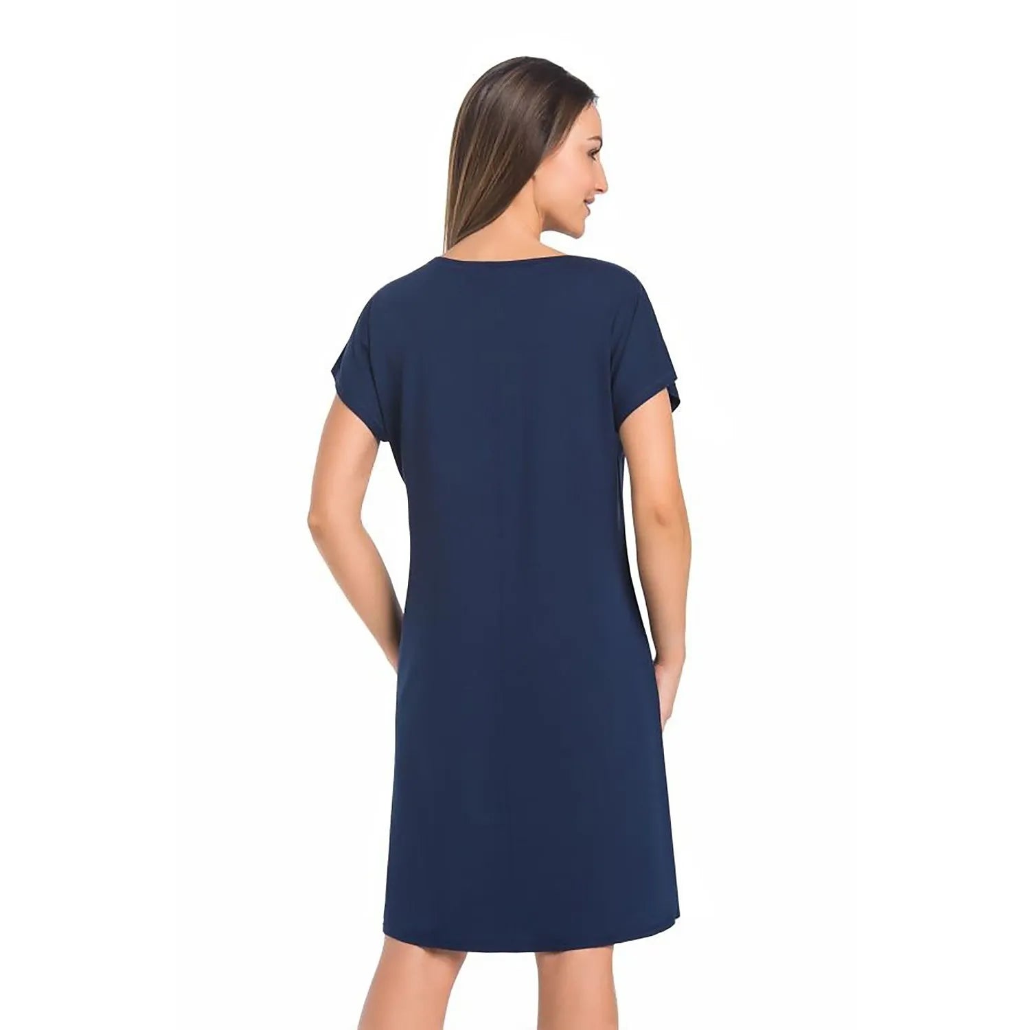 Chemise de nuit bleu marine, manches courtes raglan, col rond, coupe classique au genou, tissu viscose respirant.