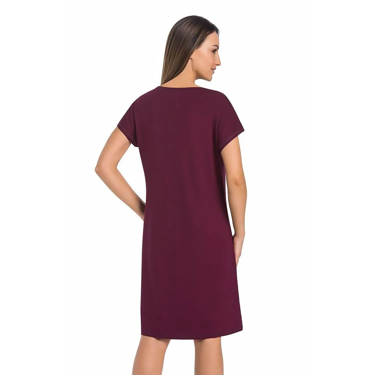 Chemise de nuit violette pour dames, coupe en A, col rond, manches courtes, tissu doux et confortable.