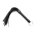 fouet bdsm simili cuir pvc 28cm manche 2cm diamètre prise main optimale précision stimulation résistant sensation intense passionné érotique