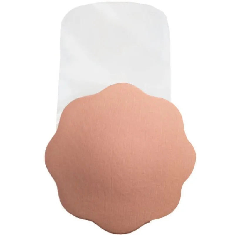 Rehausseur de sein adhésif transparent et cache-tétons en tissu hypoallergénique pour décolleté naturel et invisible.