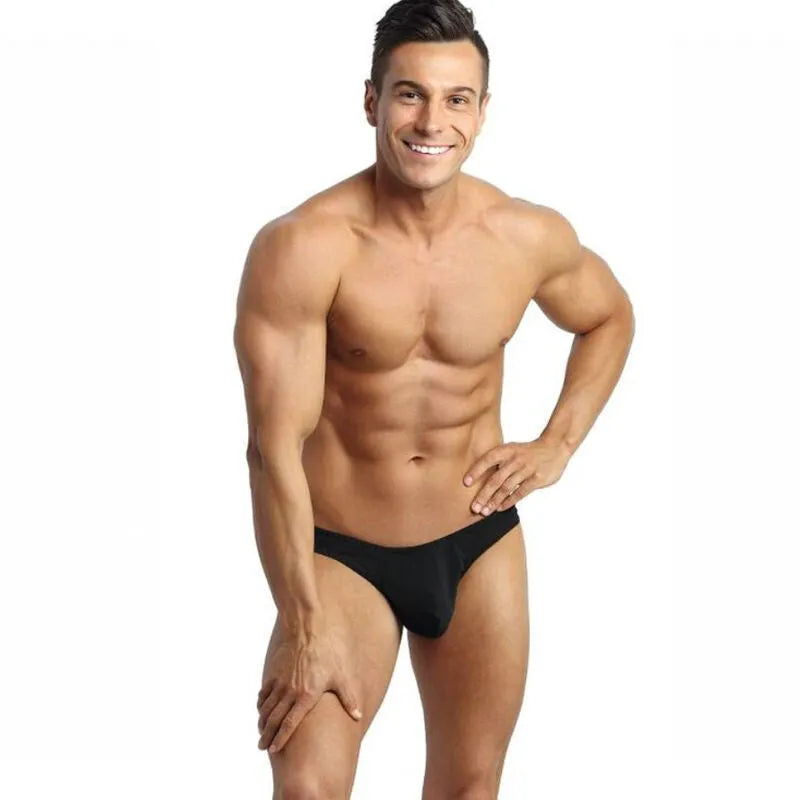 String homme noir en microfibre douce, ajustement parfait, élastique délicat, confort et séduction assurés.