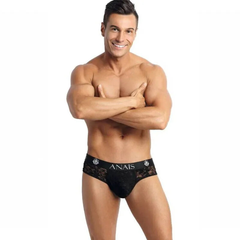 Homme portant un bikini jock noir en dentelle florale Anais, coupe audacieuse, révélant les fesses, élégant et séduisant.