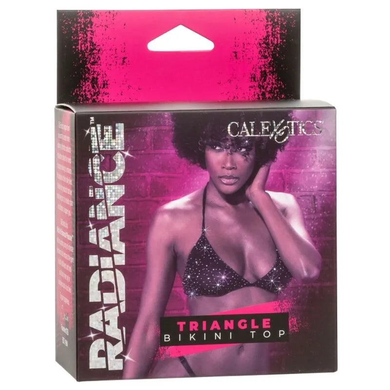 Haut de bikini triangle noir avec strass, bretelles réglables, sur fond rose et packaging Radiance de Calexotics.